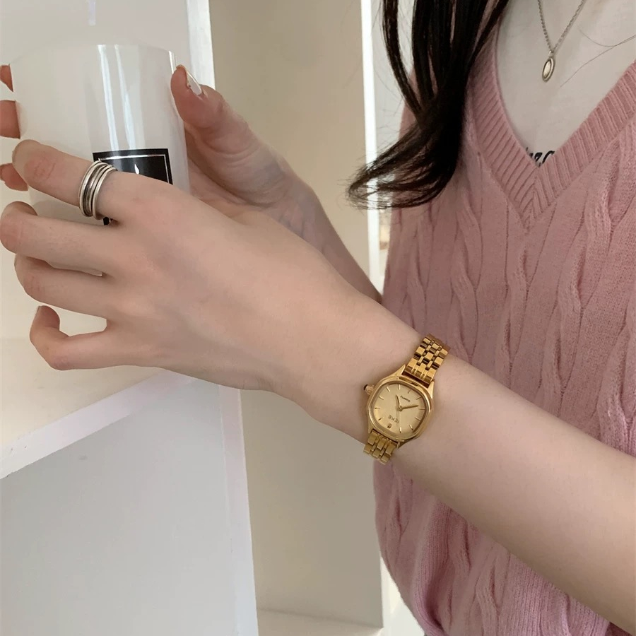 Vintage Style Round Face Golden Bracelet Watch