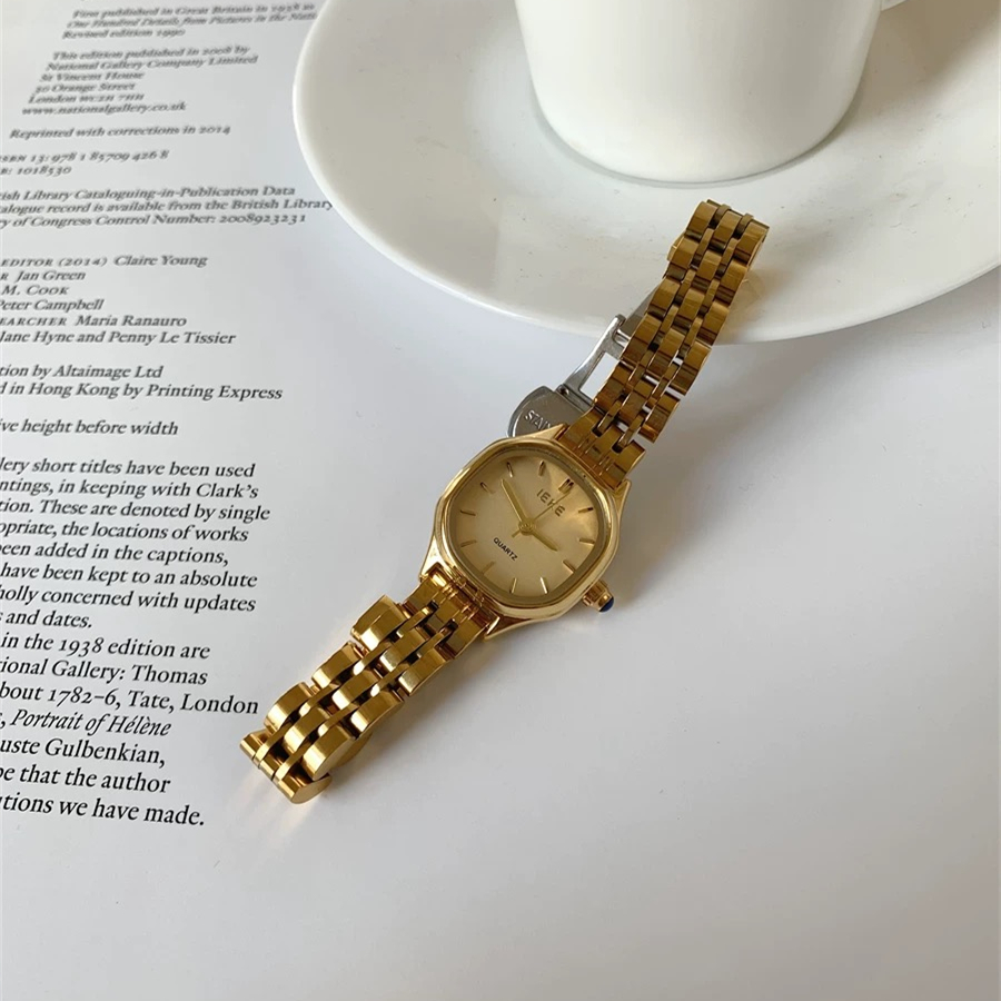 Vintage Style Round Face Golden Bracelet Watch