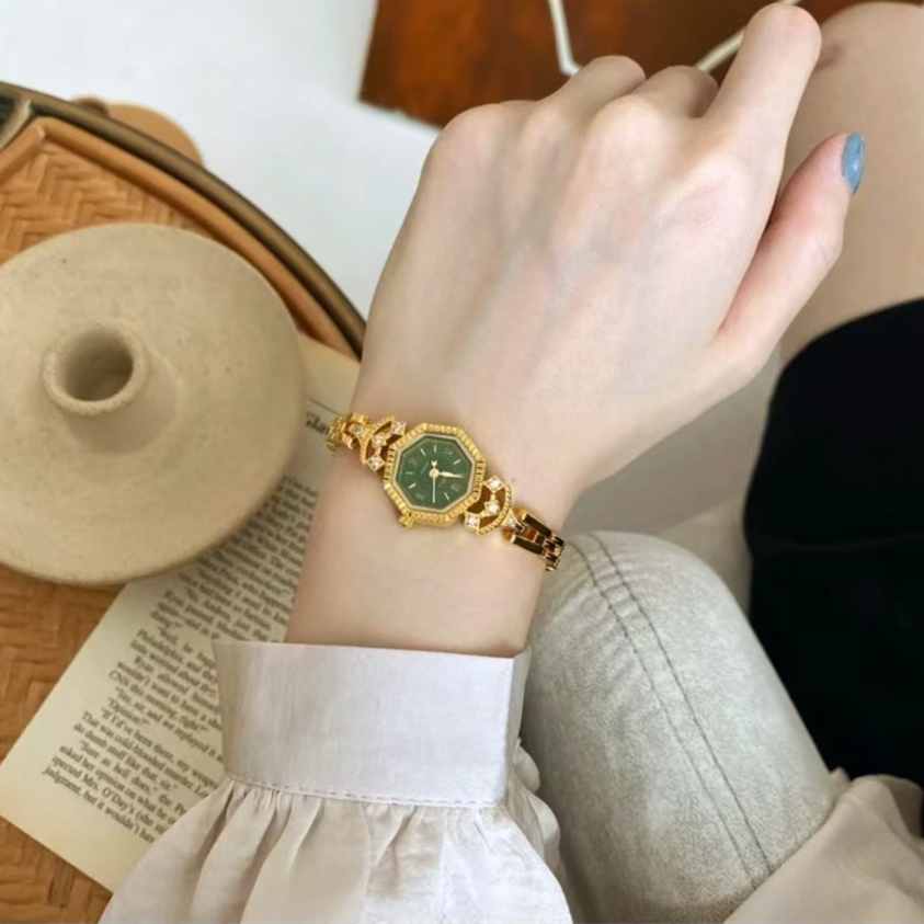 Vintage Style Emerald Green Color Dial Gold Bracelet Watch