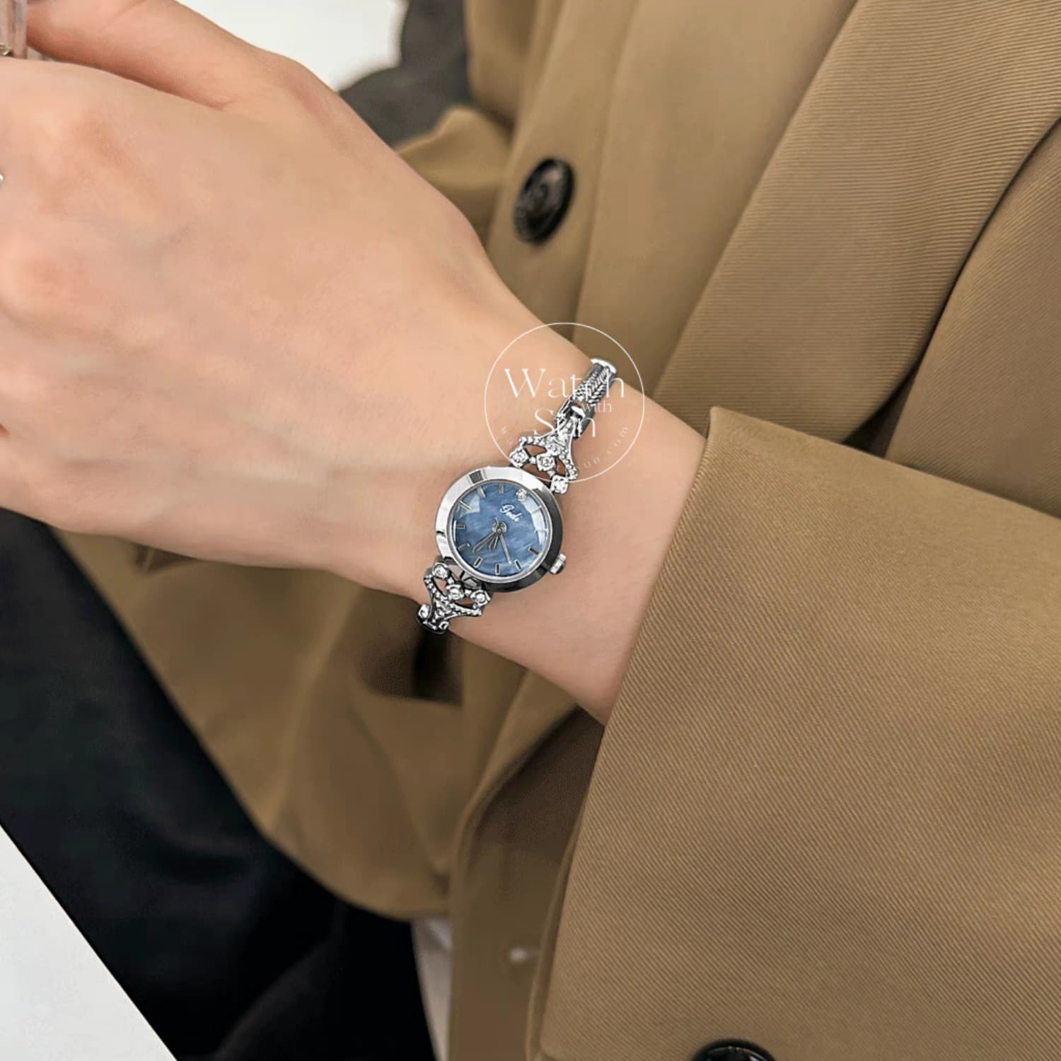 Round Small Face Thin Bracelet Watch