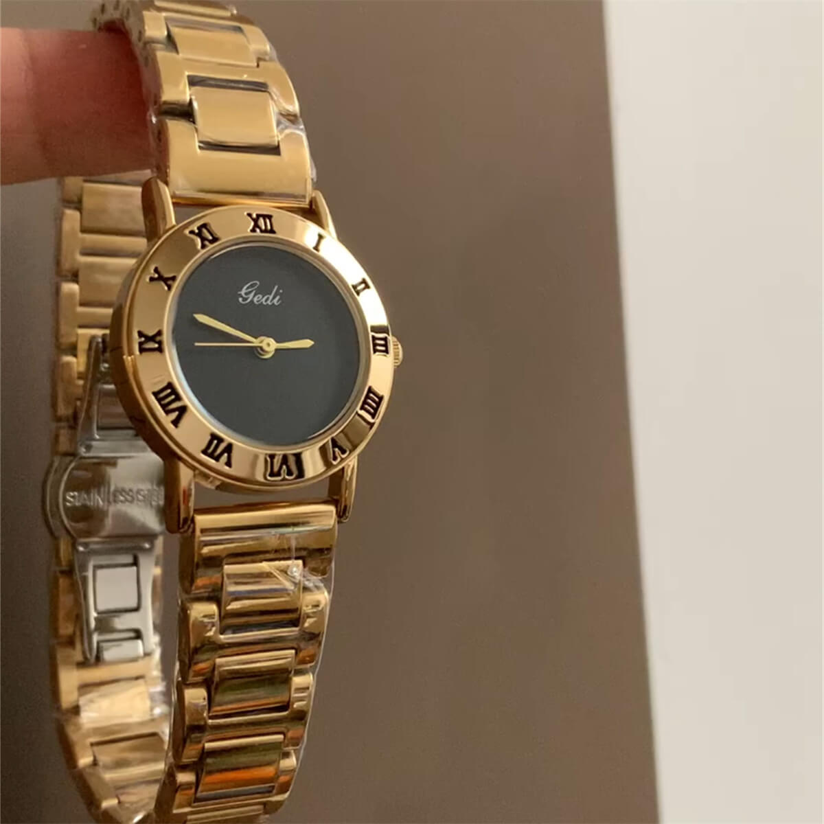 Vintage Style Round Face Gold Bracelet Watch