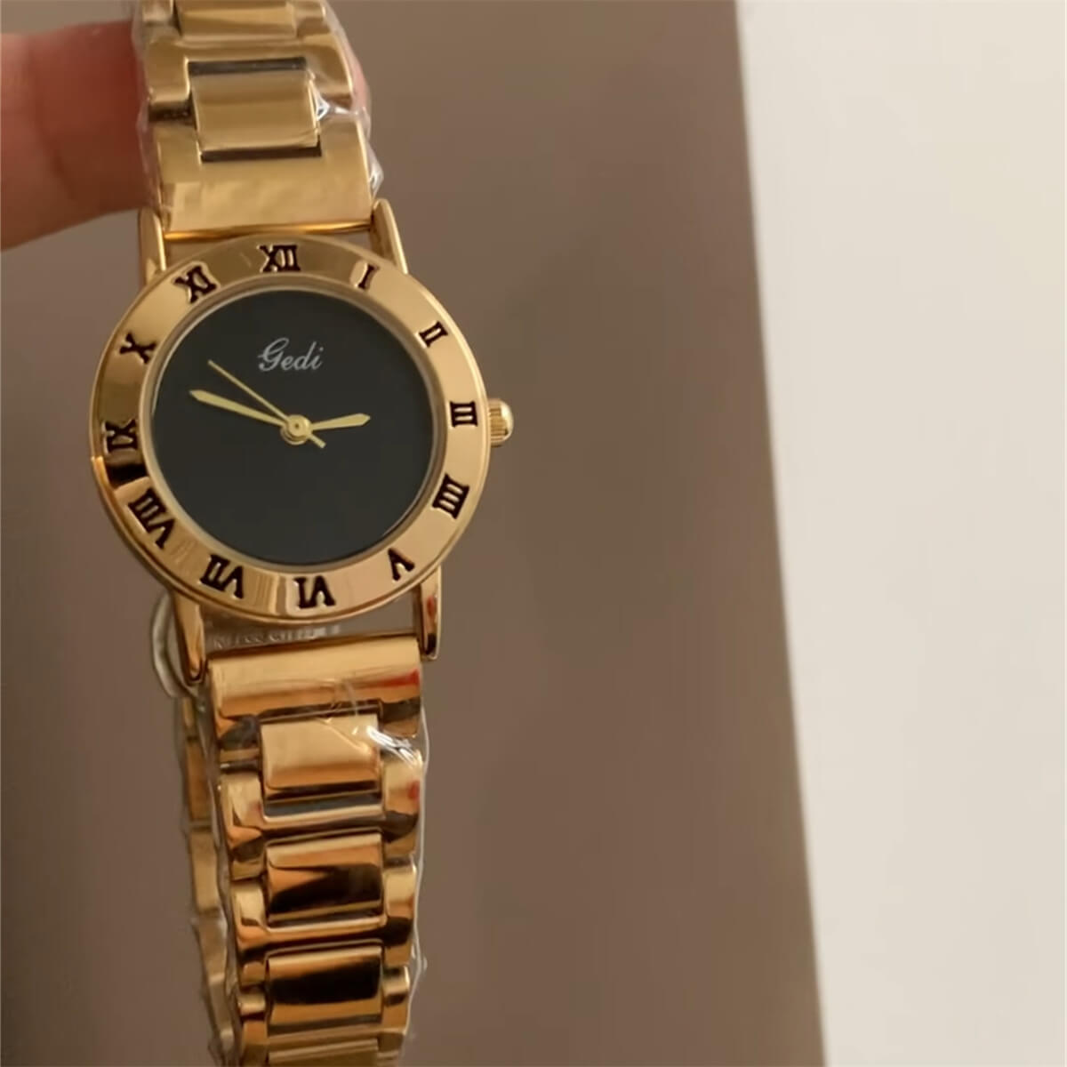 Vintage Style Round Face Gold Bracelet Watch