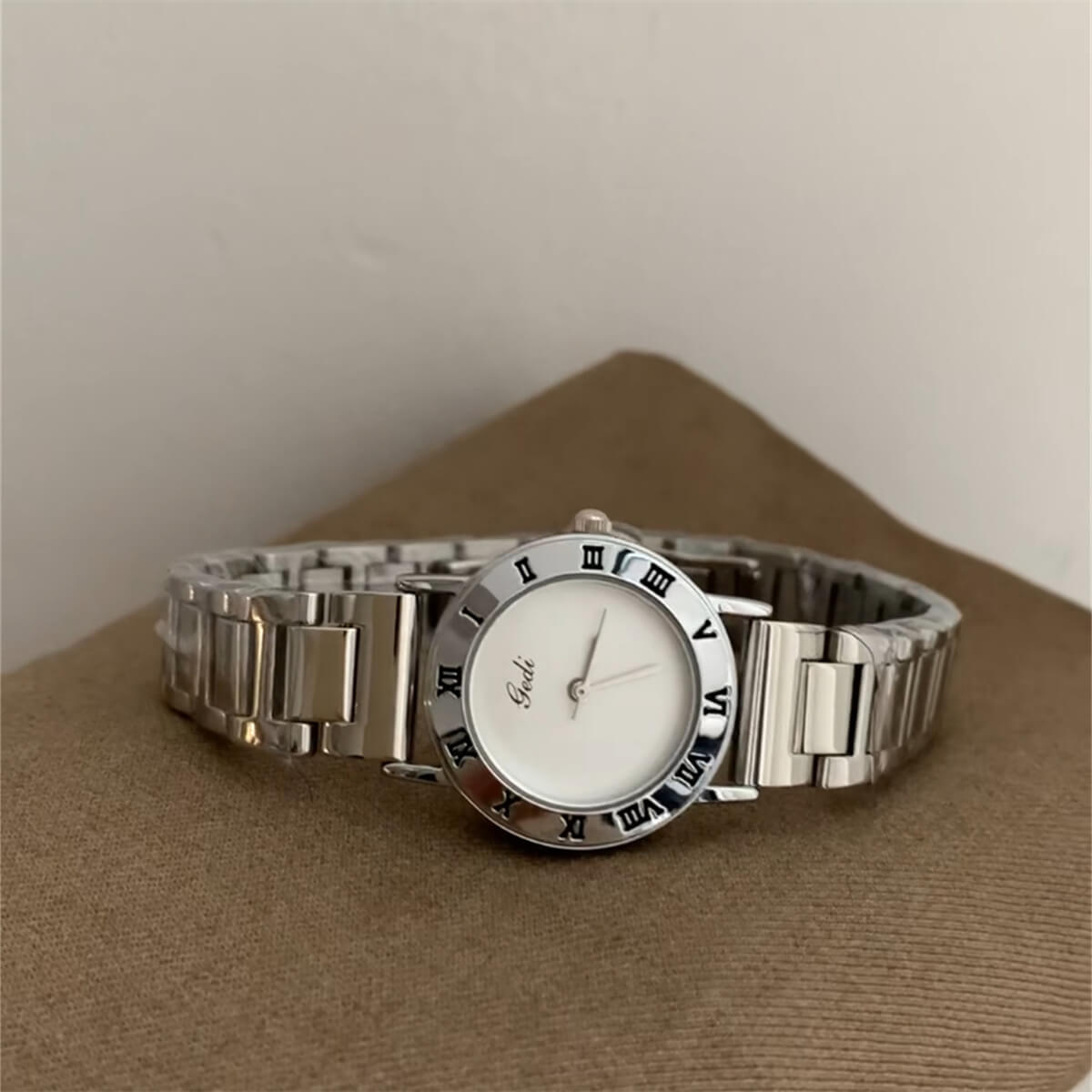 Vintage Style Round Face Gold Bracelet Watch