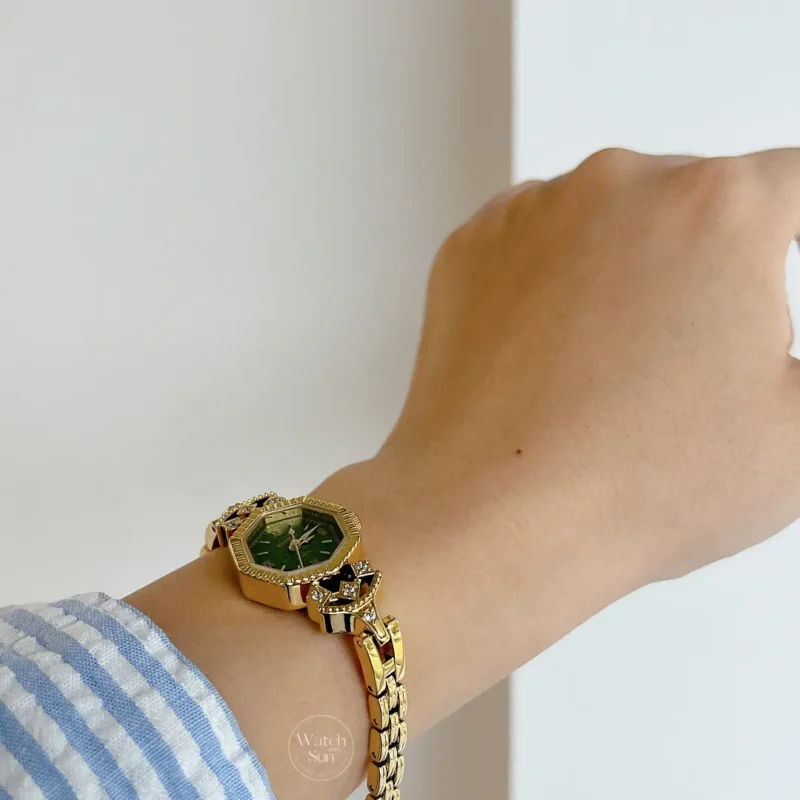 Vintage Style Emerald Green Color Dial Gold Bracelet Watch
