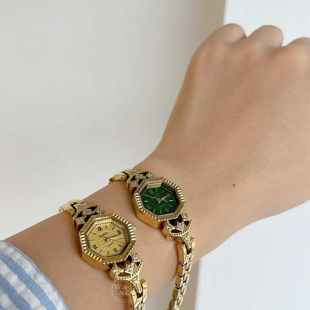 Vintage Style Emerald Green Color Dial Gold Bracelet Watch