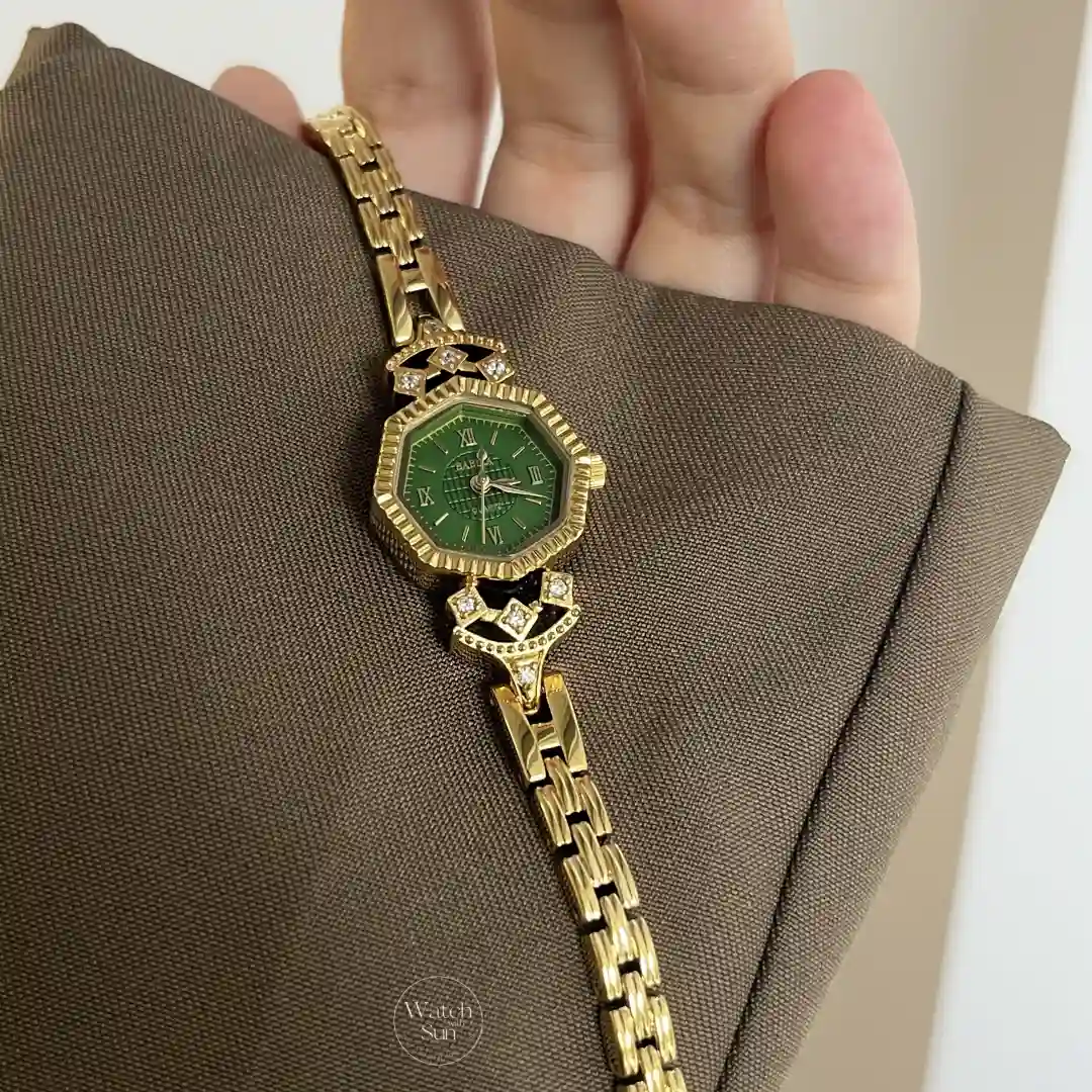 Vintage Style Emerald Green Color Dial Gold Bracelet Watch