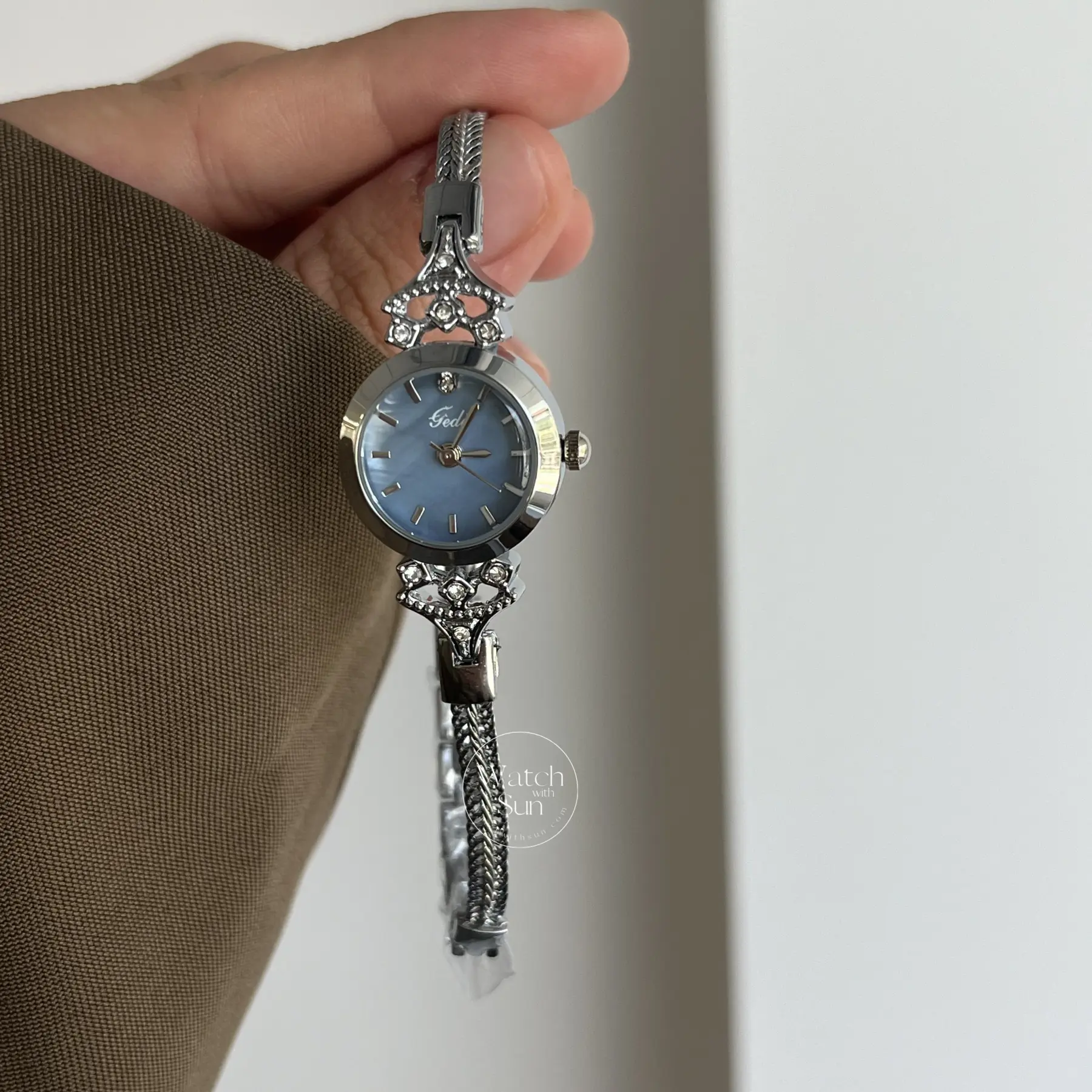 Chic Round Small Face Thin Bracelet Watch