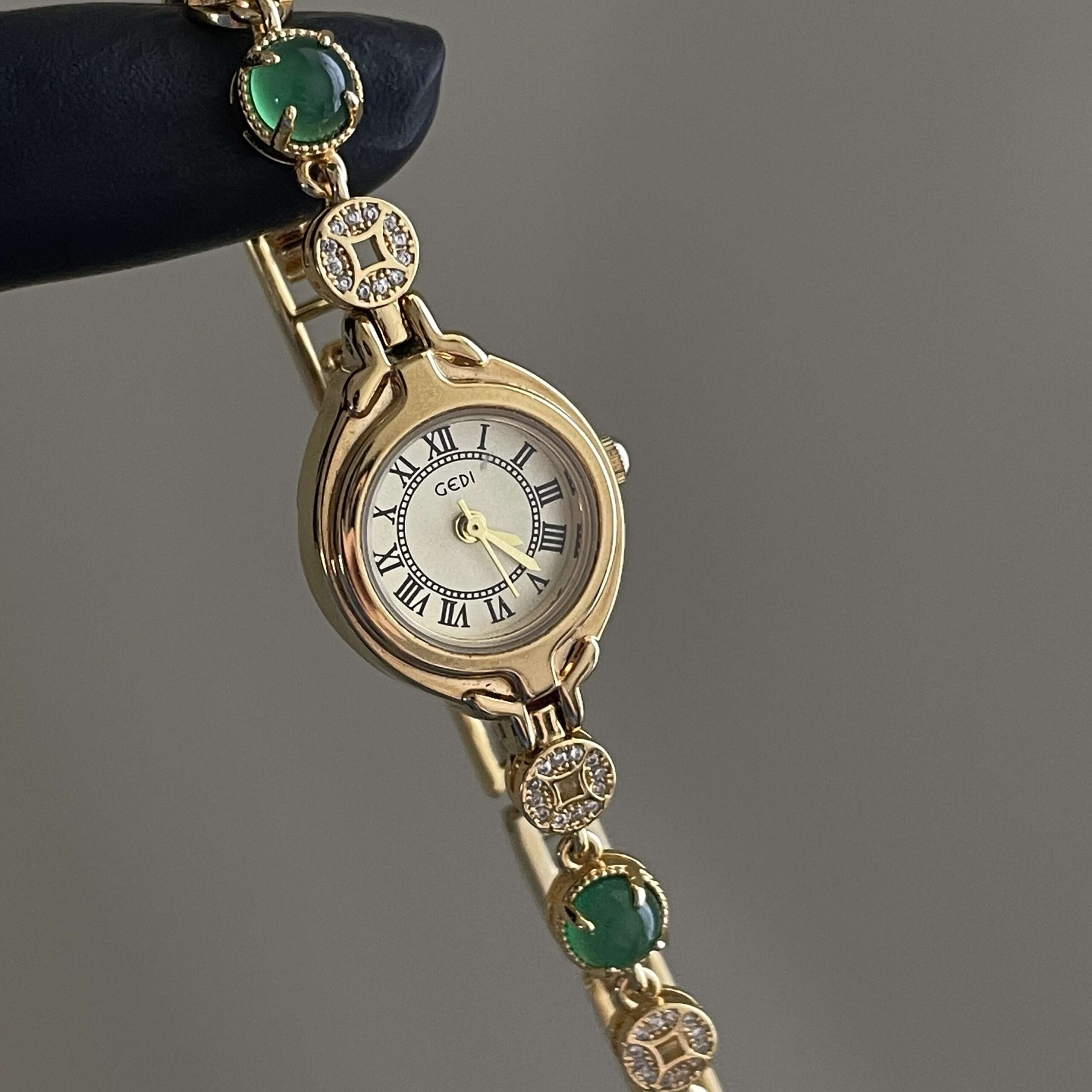 Vintage Gold Oval Small Face Bracelet Watch for Women - Chic Watches ...