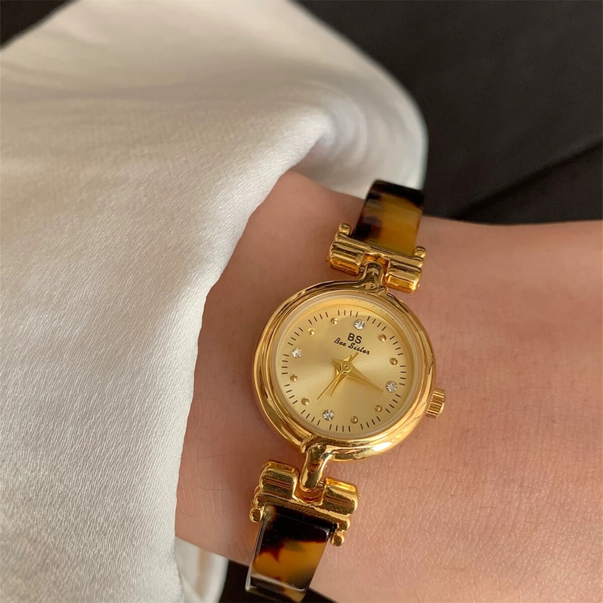 Irregular Resin Small Round Face Bracelet Watch