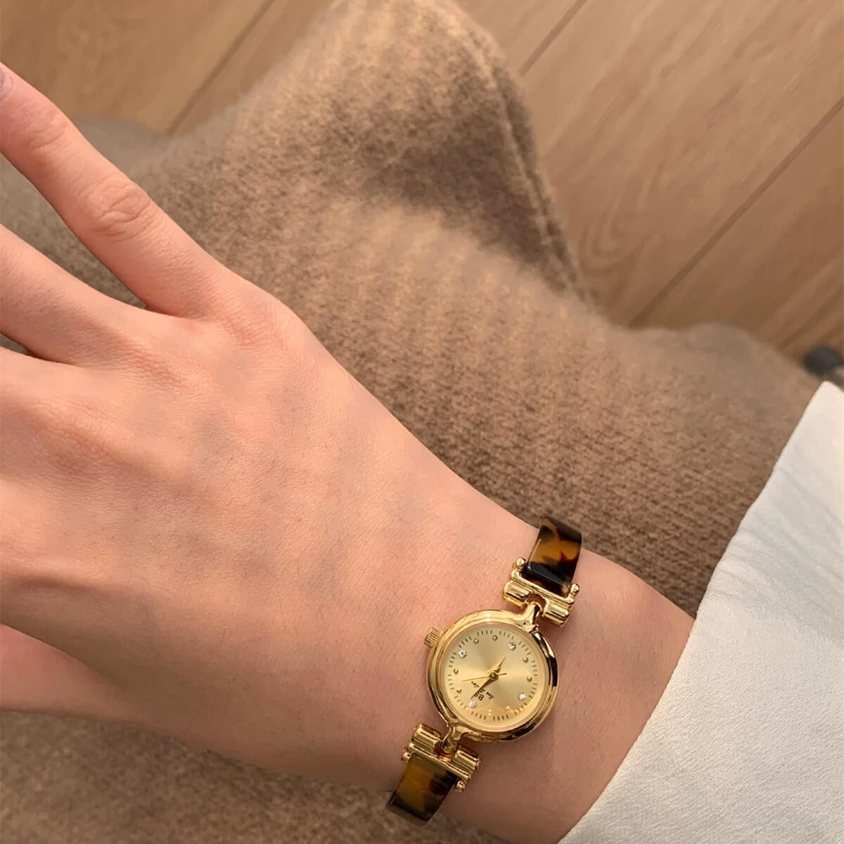 Irregular Resin Small Round Face Bracelet Watch