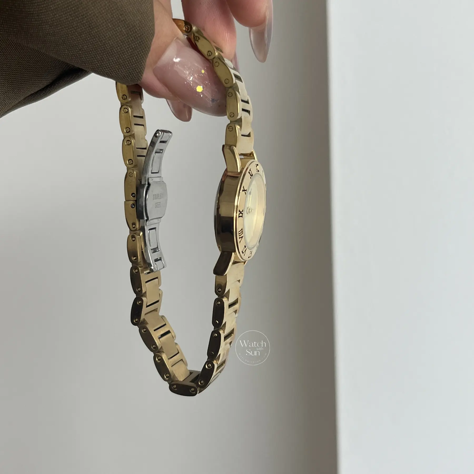 Vintage Style Round Face Gold Bracelet Watch