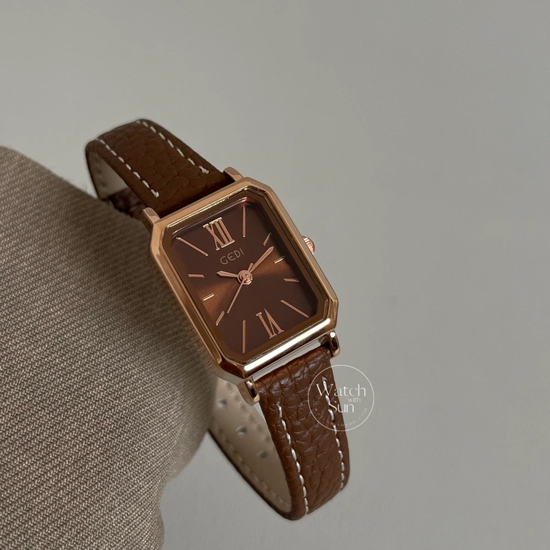Classic Brown/Pink/Blue/Black/Green Round Genuine Leather Watch