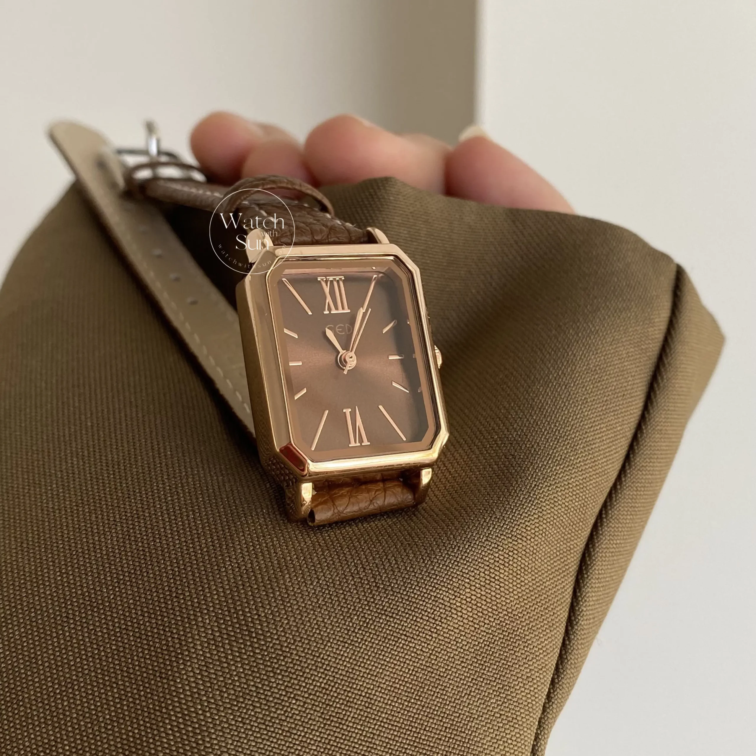 Classic Brown/Pink/Blue/Black/Green Round Genuine Leather Watch