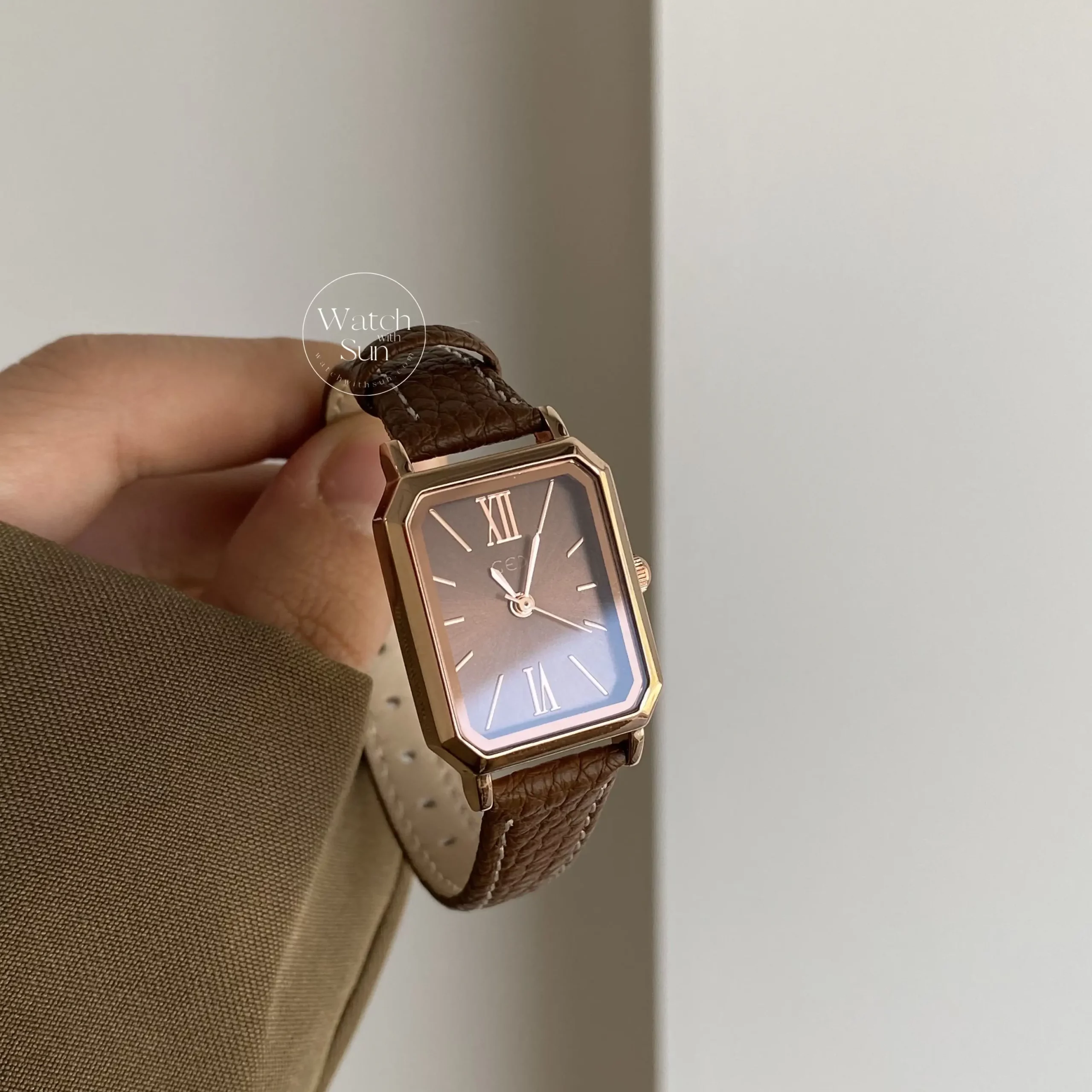 Classic Brown/Pink/Blue/Black/Green Round Genuine Leather Watch