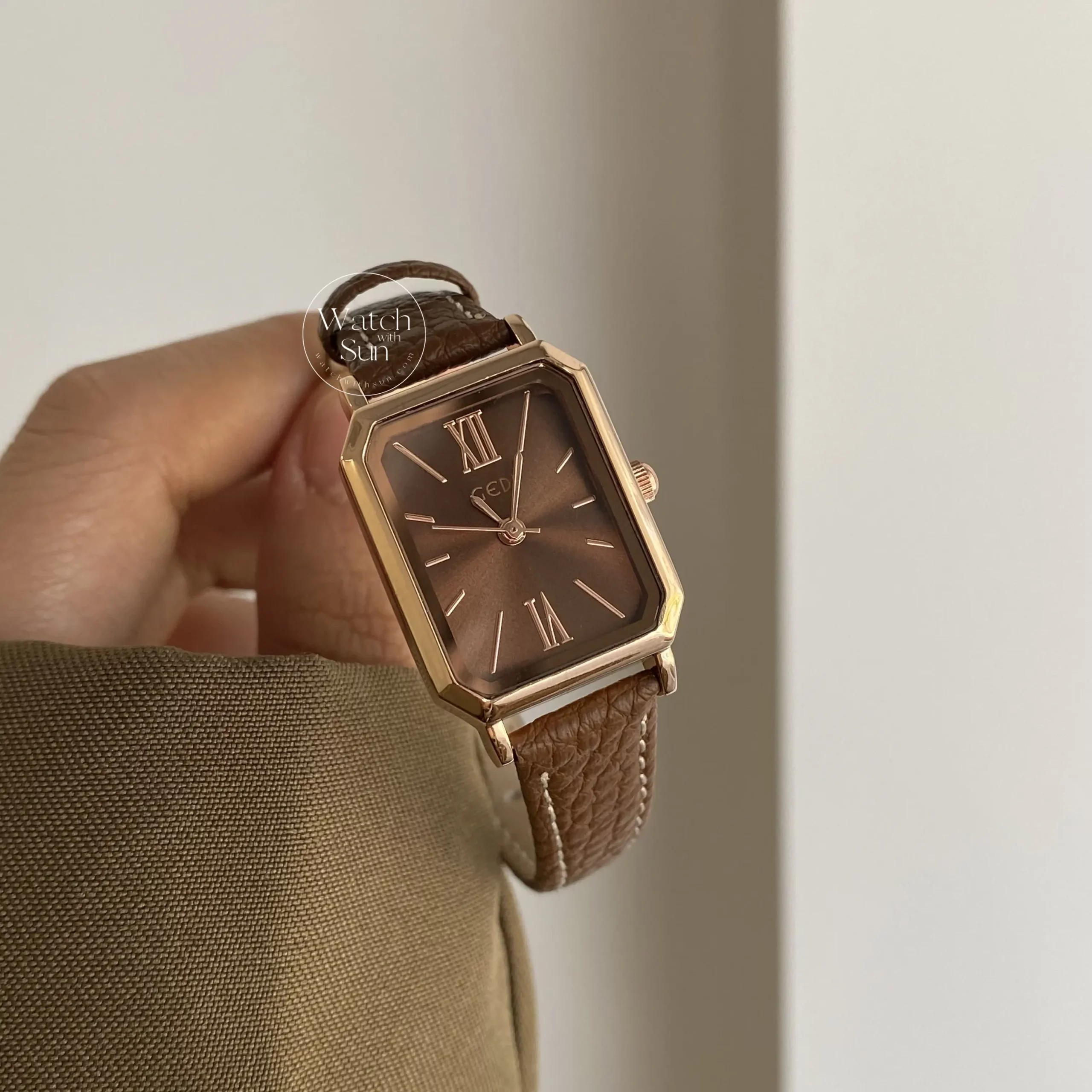 Classic Brown/Pink/Blue/Black/Green Round Genuine Leather Watch