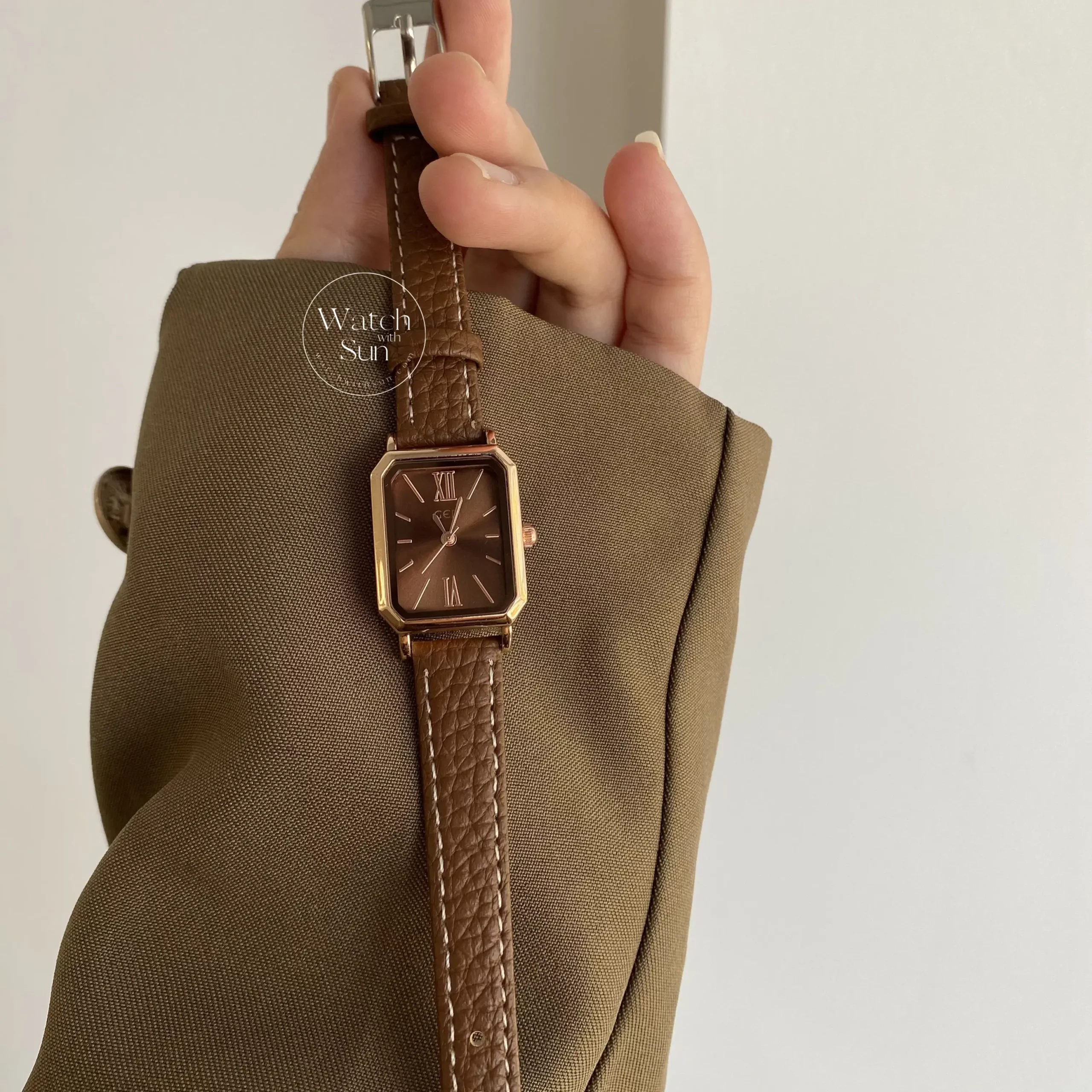 Classic Brown/Pink/Blue/Black/Green Round Genuine Leather Watch