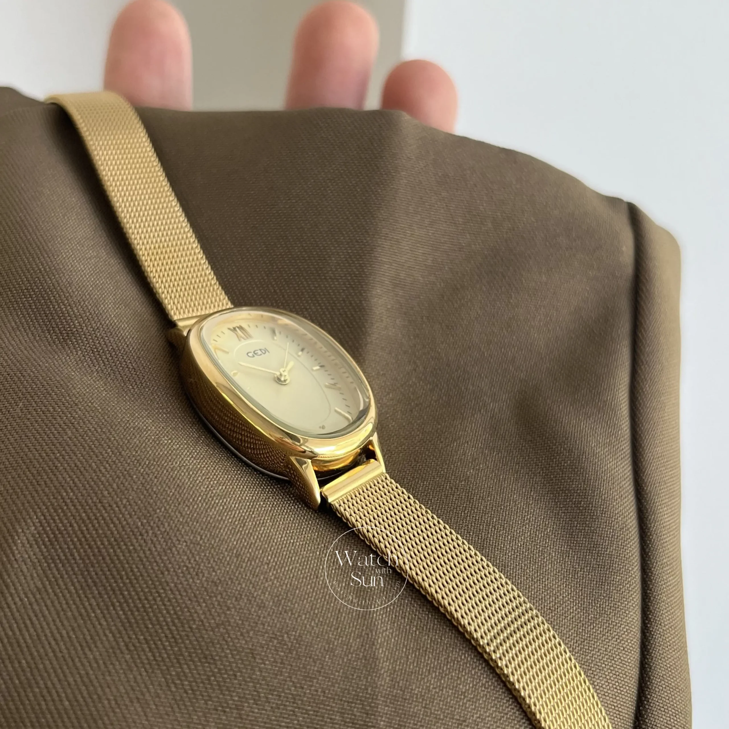 Vintage Style Golden Oval Leather/ Stainless Steel Watch