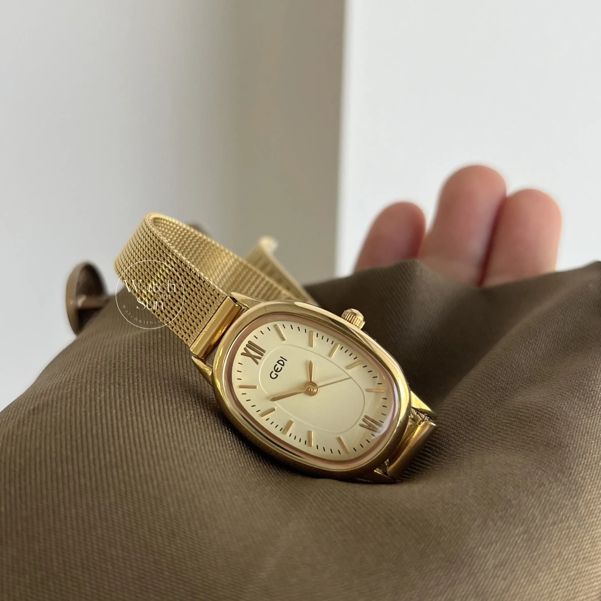 Vintage Style Golden Oval Leather/ Stainless Steel Watch