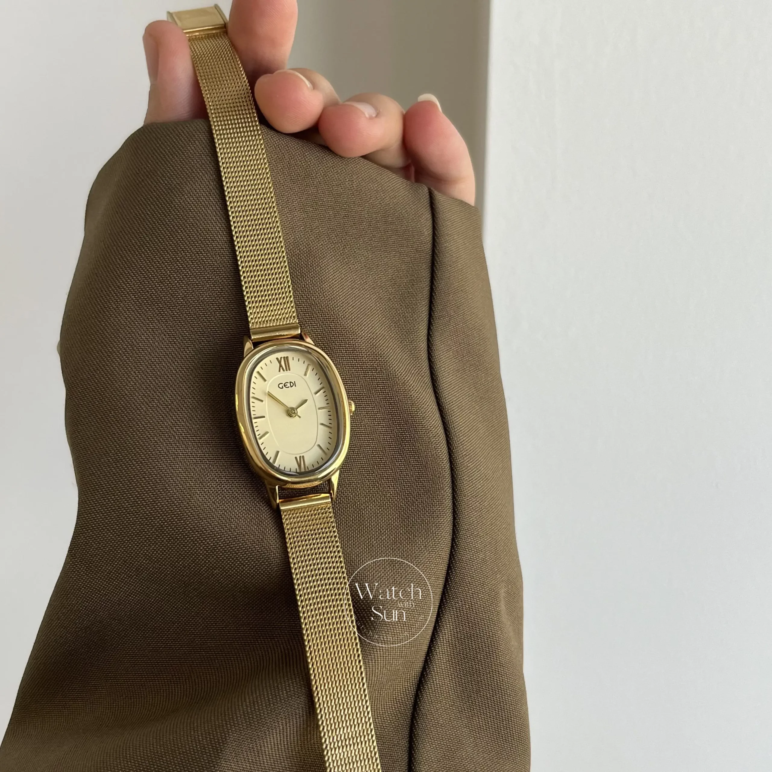 Vintage Style Golden Oval Leather/ Stainless Steel Watch