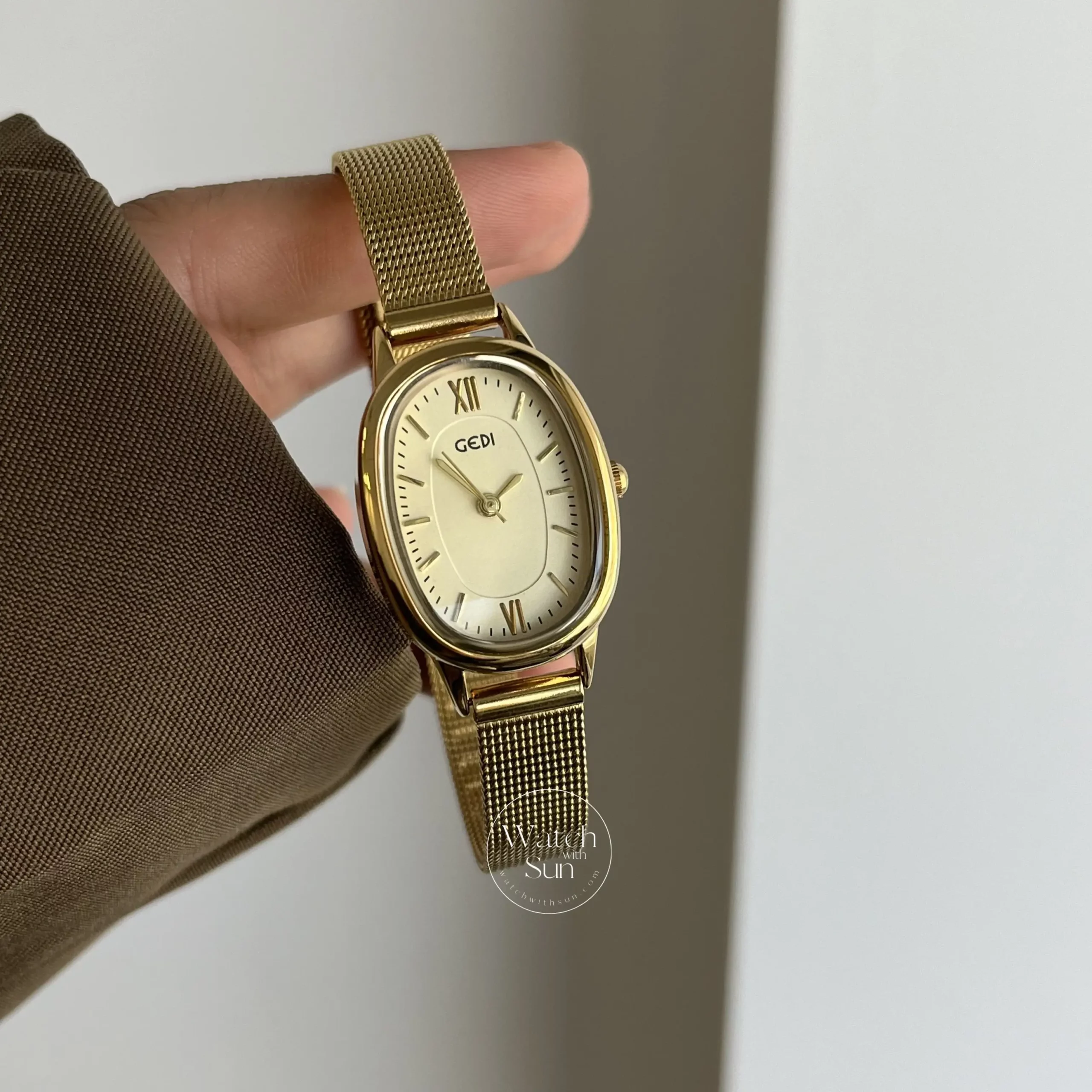 Vintage Style Golden Oval Leather/ Stainless Steel Watch