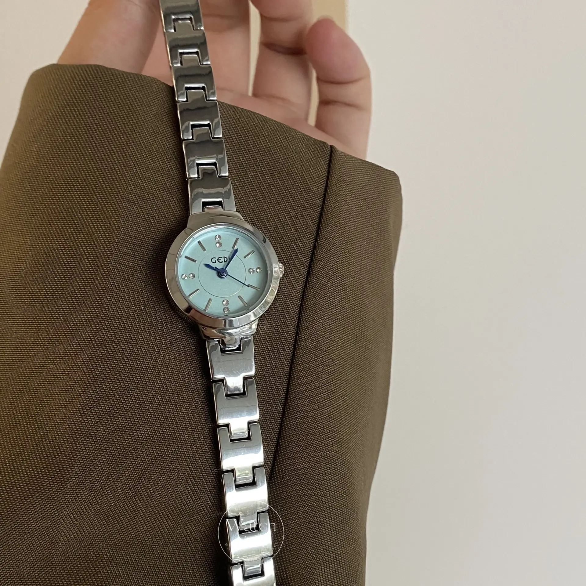 Chic Silver-Pink/Blue/White Round Face Bracelet Watch