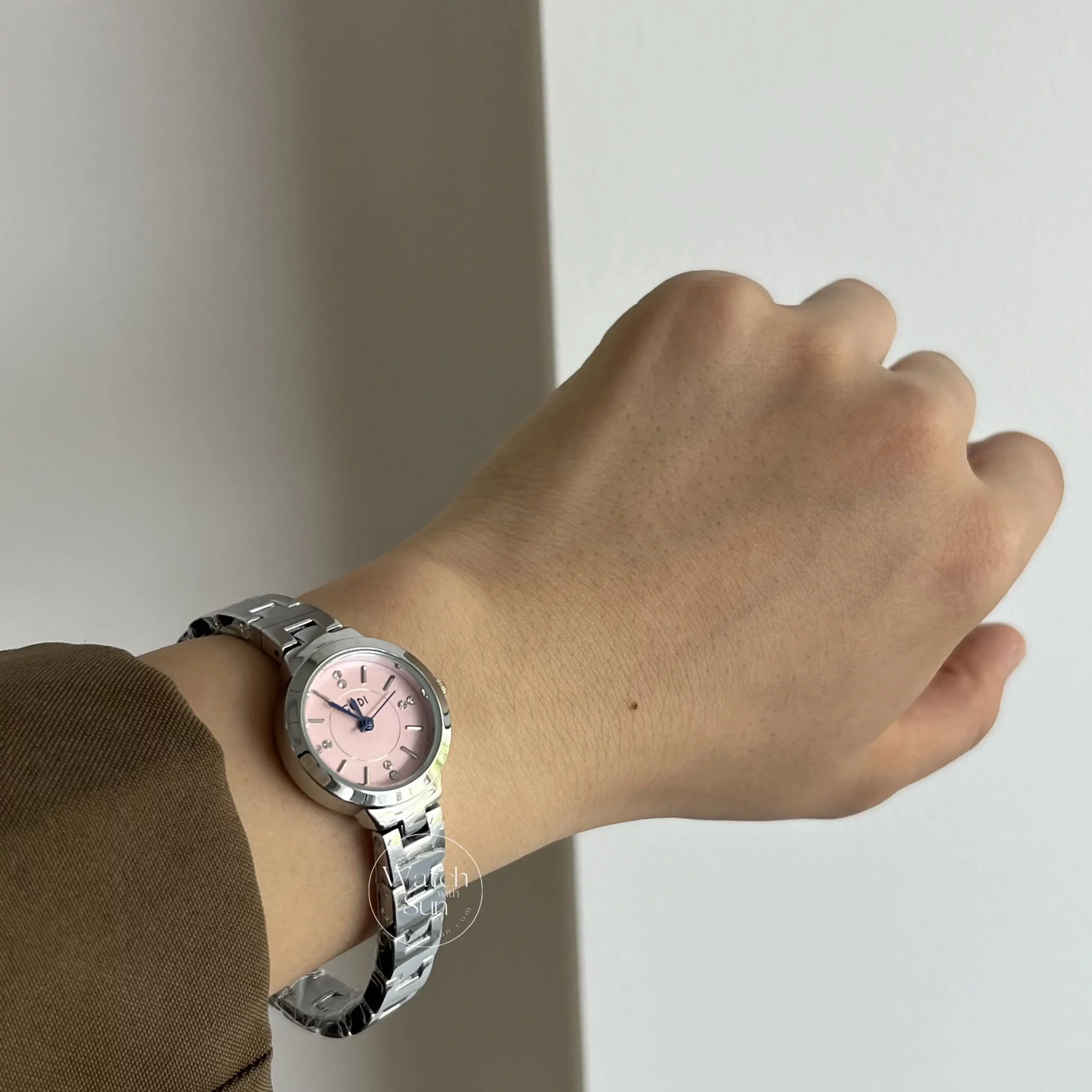 Chic Silver-Pink/Blue/White Round Face Bracelet Watch