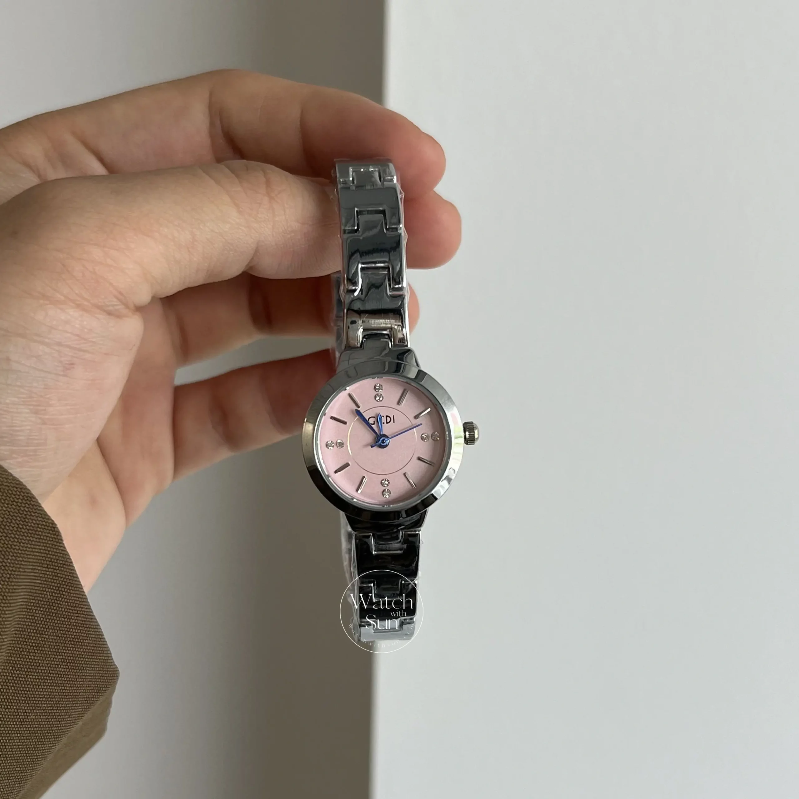 Chic Silver-Pink/Blue/White Round Face Bracelet Watch