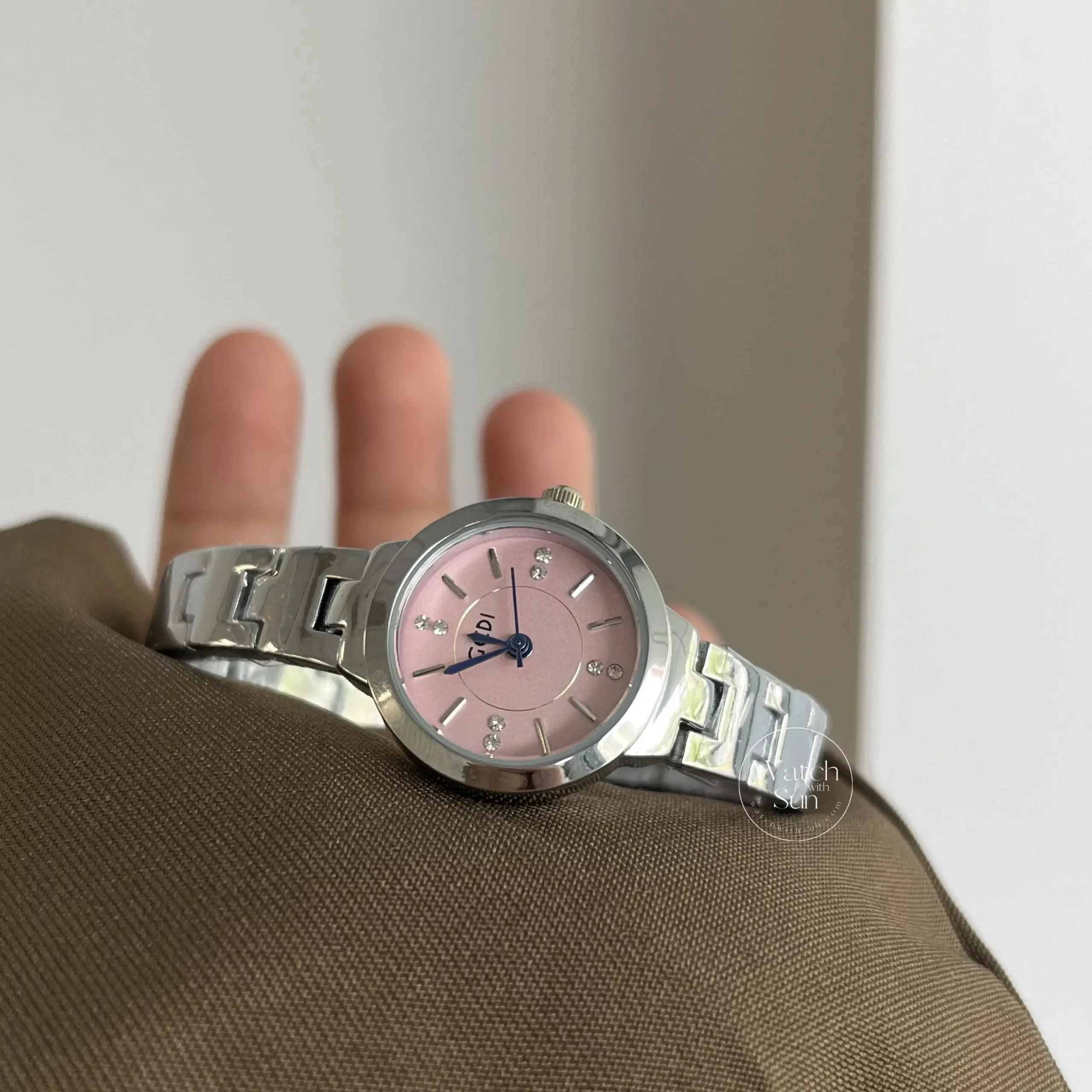 Chic Silver-Pink/Blue/White Round Face Bracelet Watch