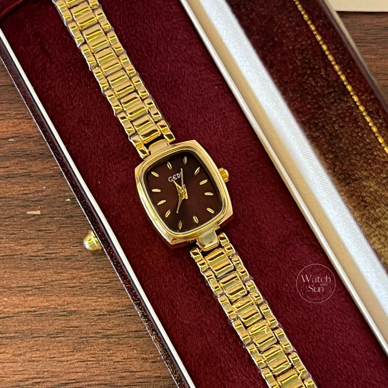 N336-3 Classic Gold Mother of Pearl Square Watch