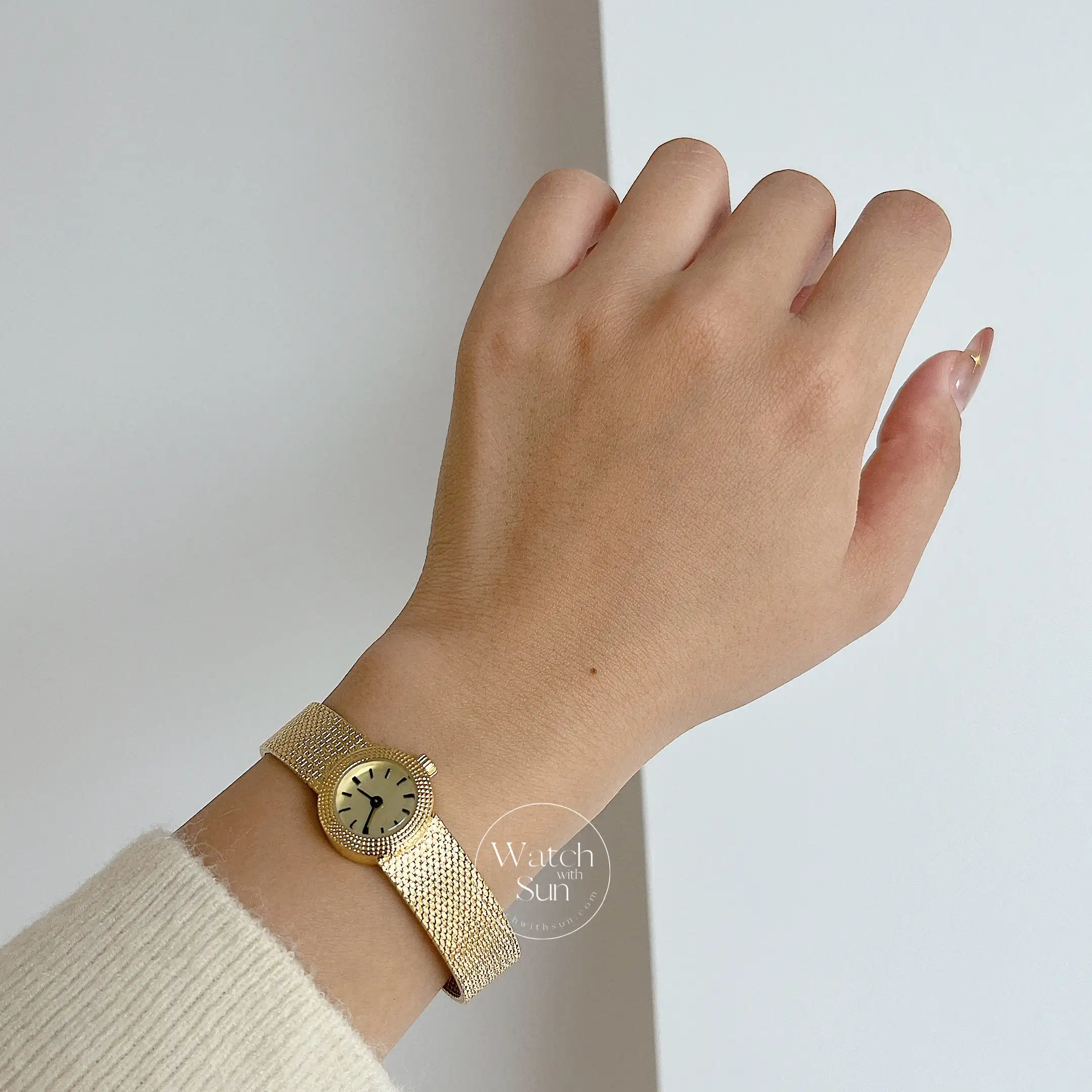 Vintage Gold/Silver Round Face Wristwatch for Women