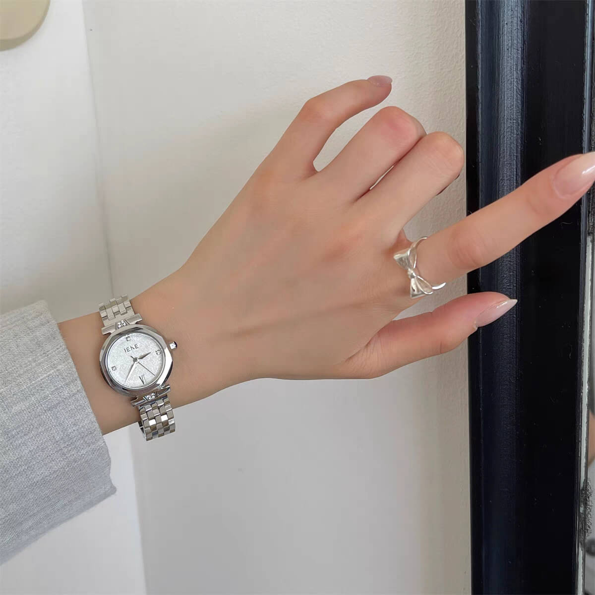 Vintage Style Gold/Silver Round Ladies Watch