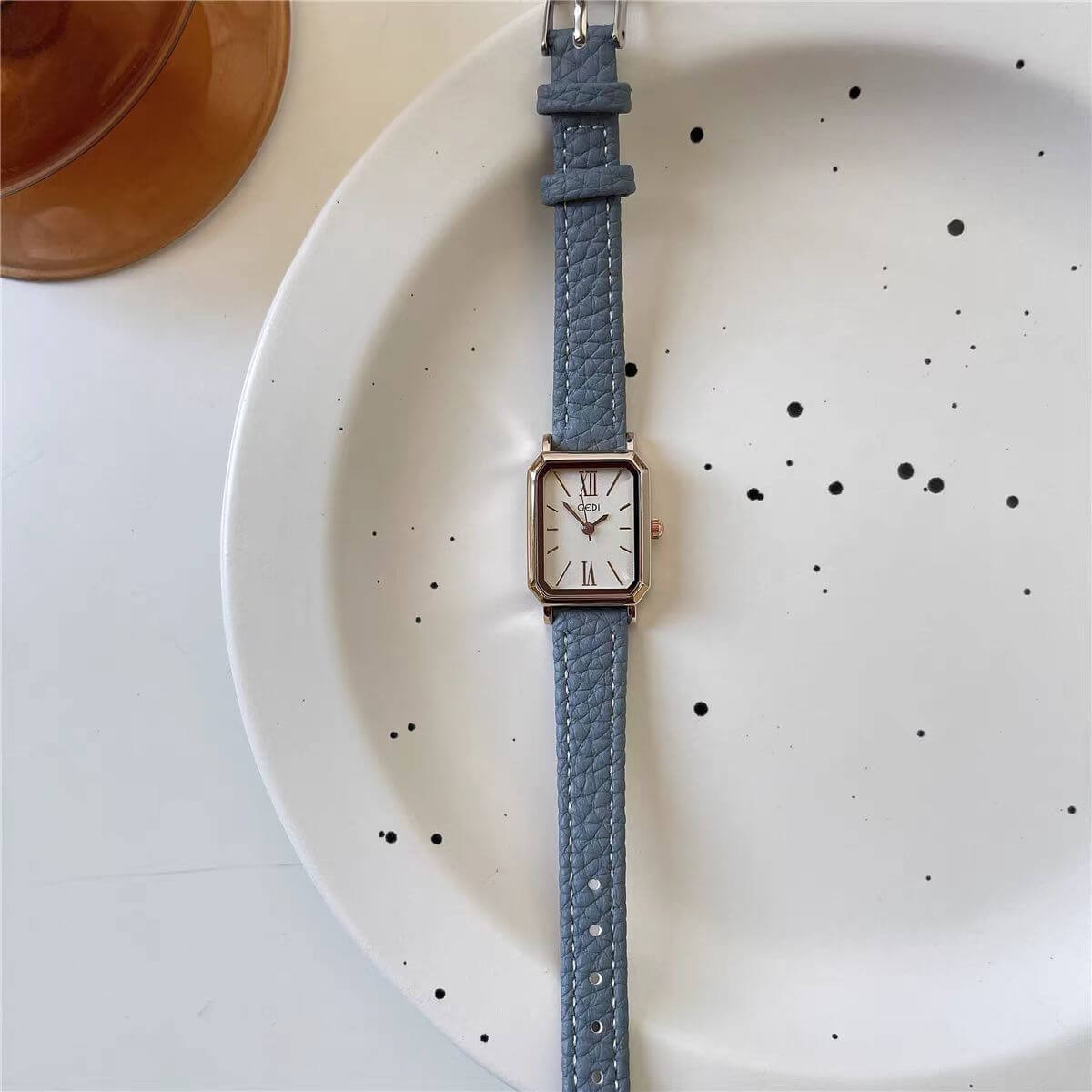 Classic Brown/Pink/Blue/Black/Green Round Genuine Leather Watch