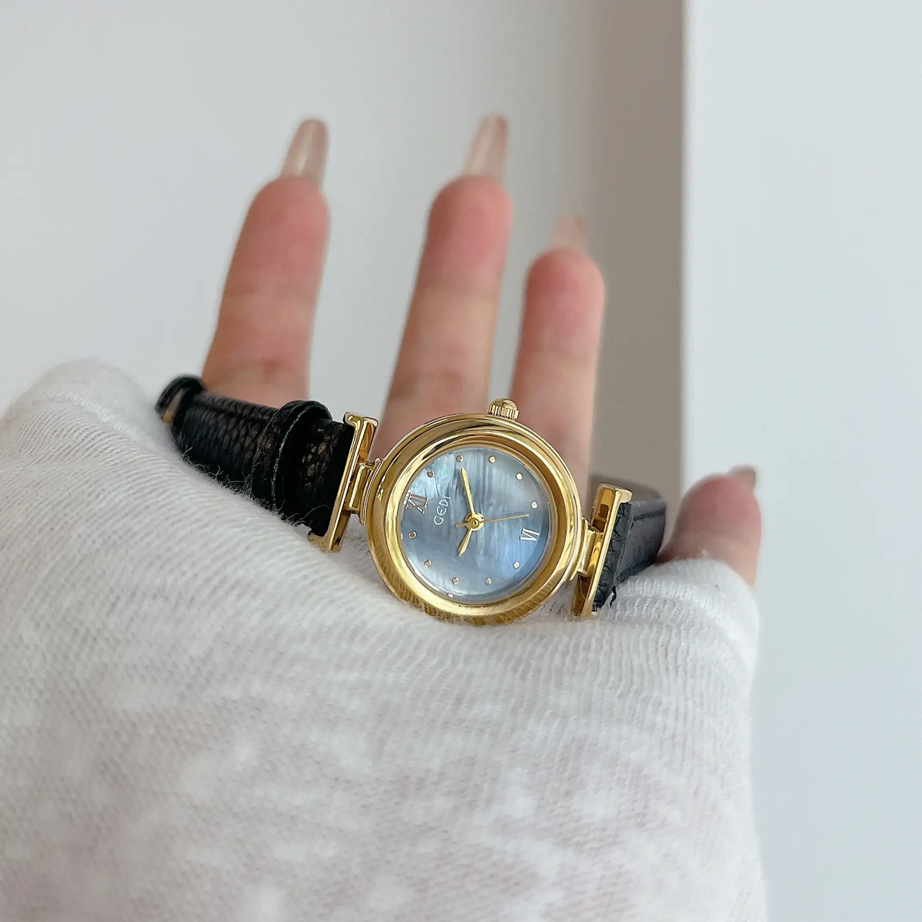 Chic Black Band Blue Mother of Pearl Leather Wristwatch