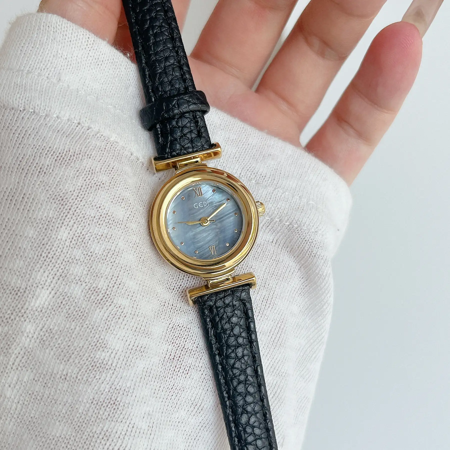 Chic Black Band Blue Mother of Pearl Leather Wristwatch