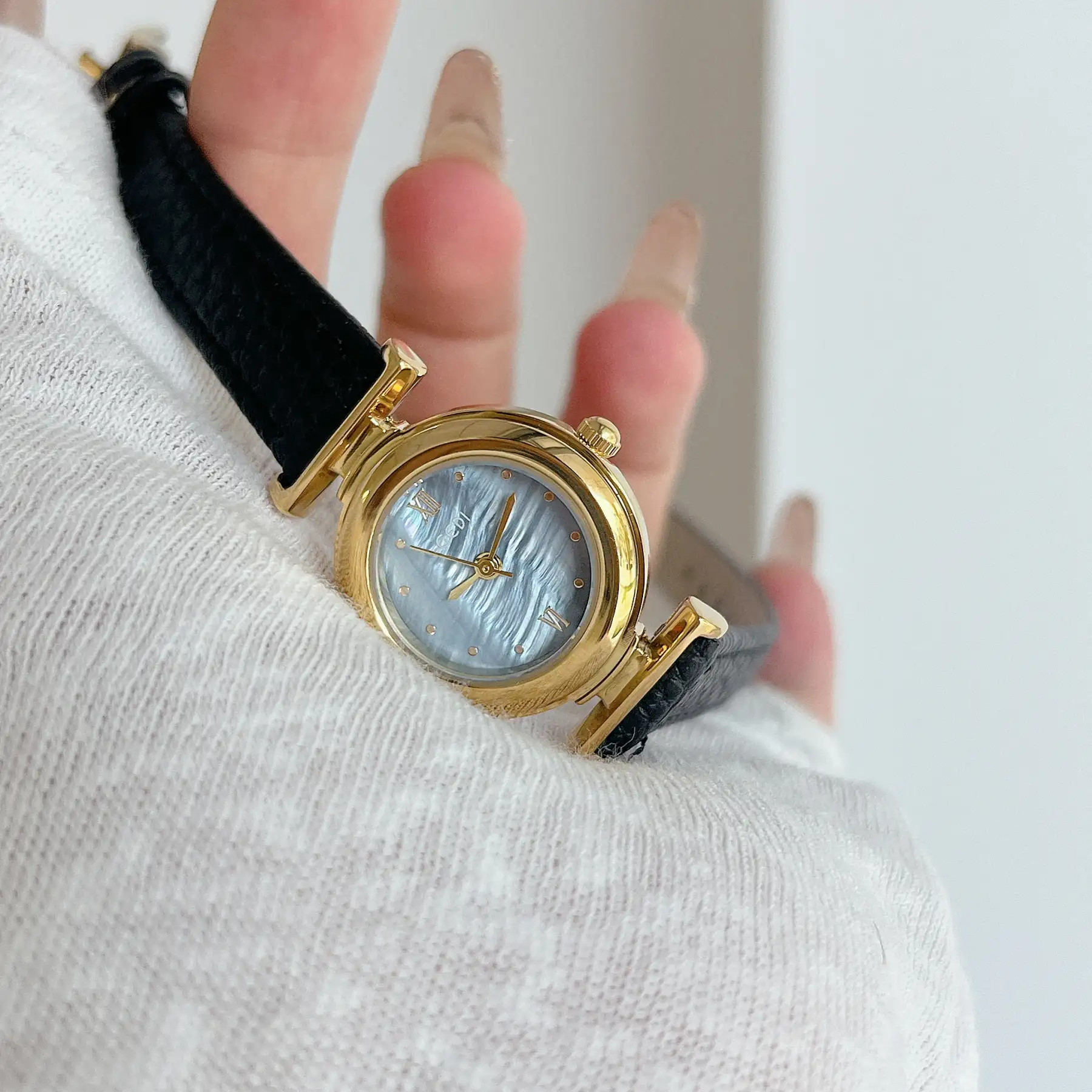 Chic Black Band Blue Mother of Pearl Leather Wristwatch