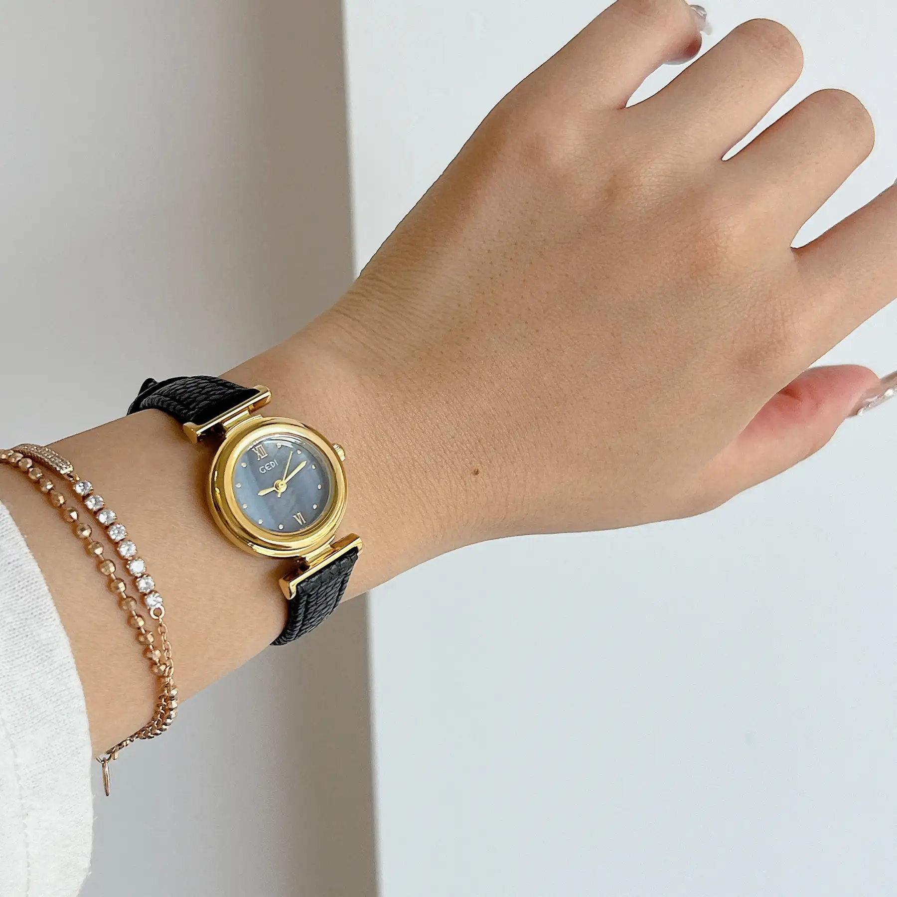 Chic Black Band Blue Mother of Pearl Leather Wristwatch