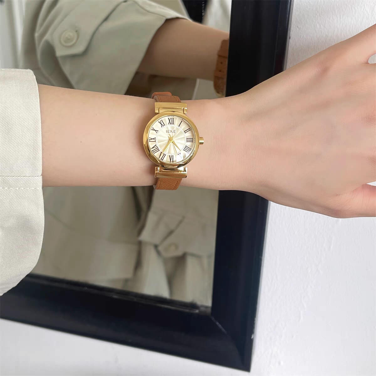 Vintage Black/Brown/Green Round Leather Wristwatch