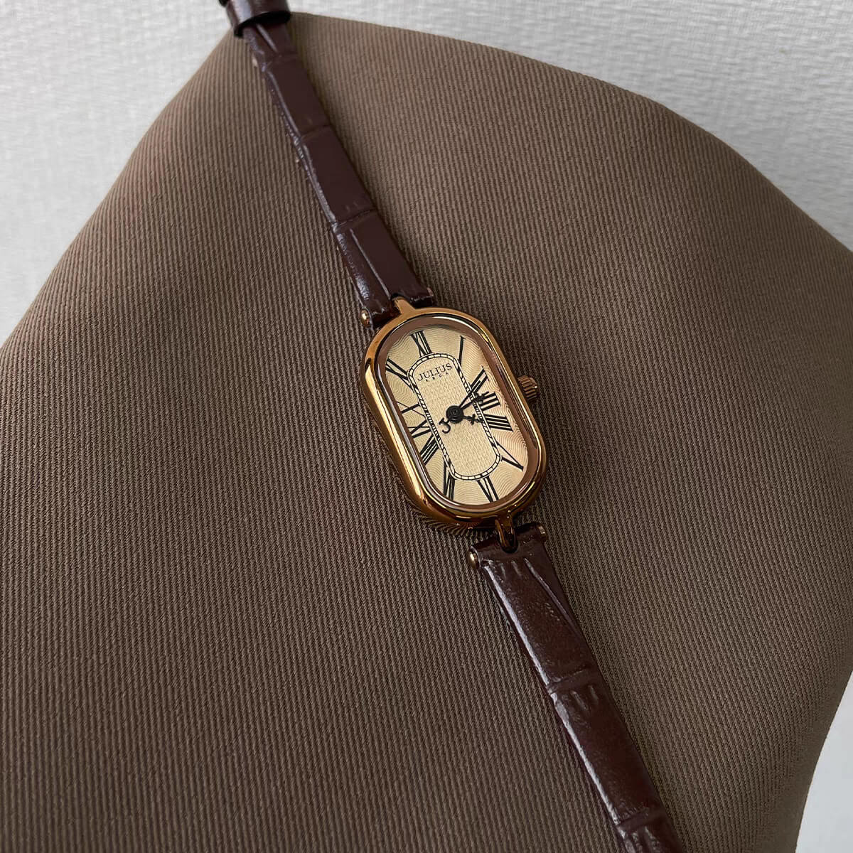Classic Brown Oval Genuine Leather Wristwatch