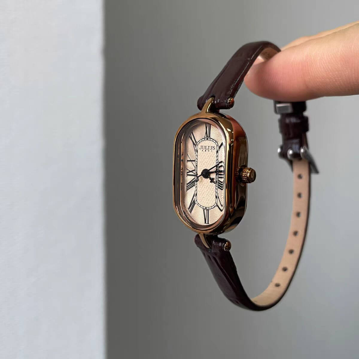 Classic Brown Oval Genuine Leather Wristwatch