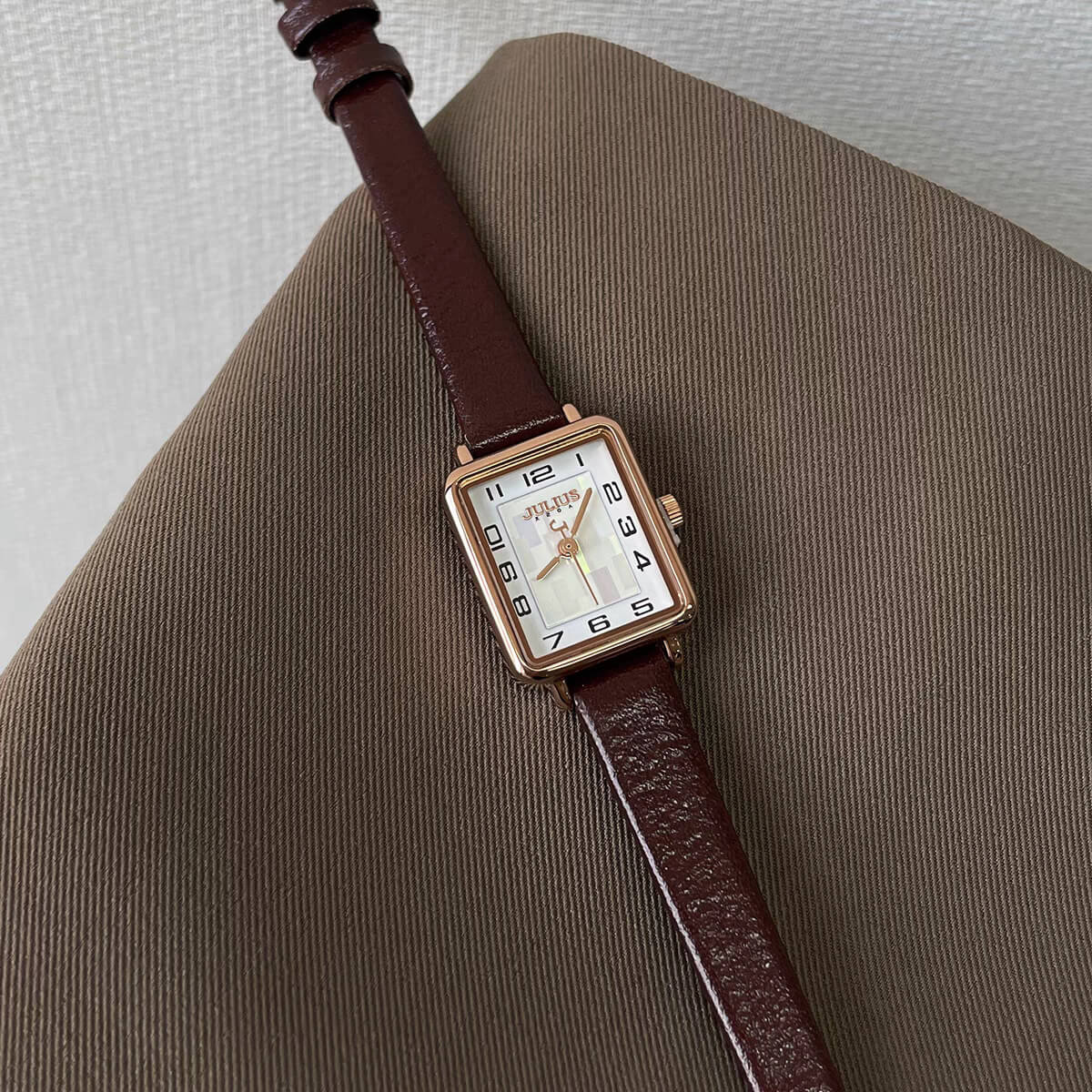 Classic Brown Leather Mother of Pearl Face Wristwatch