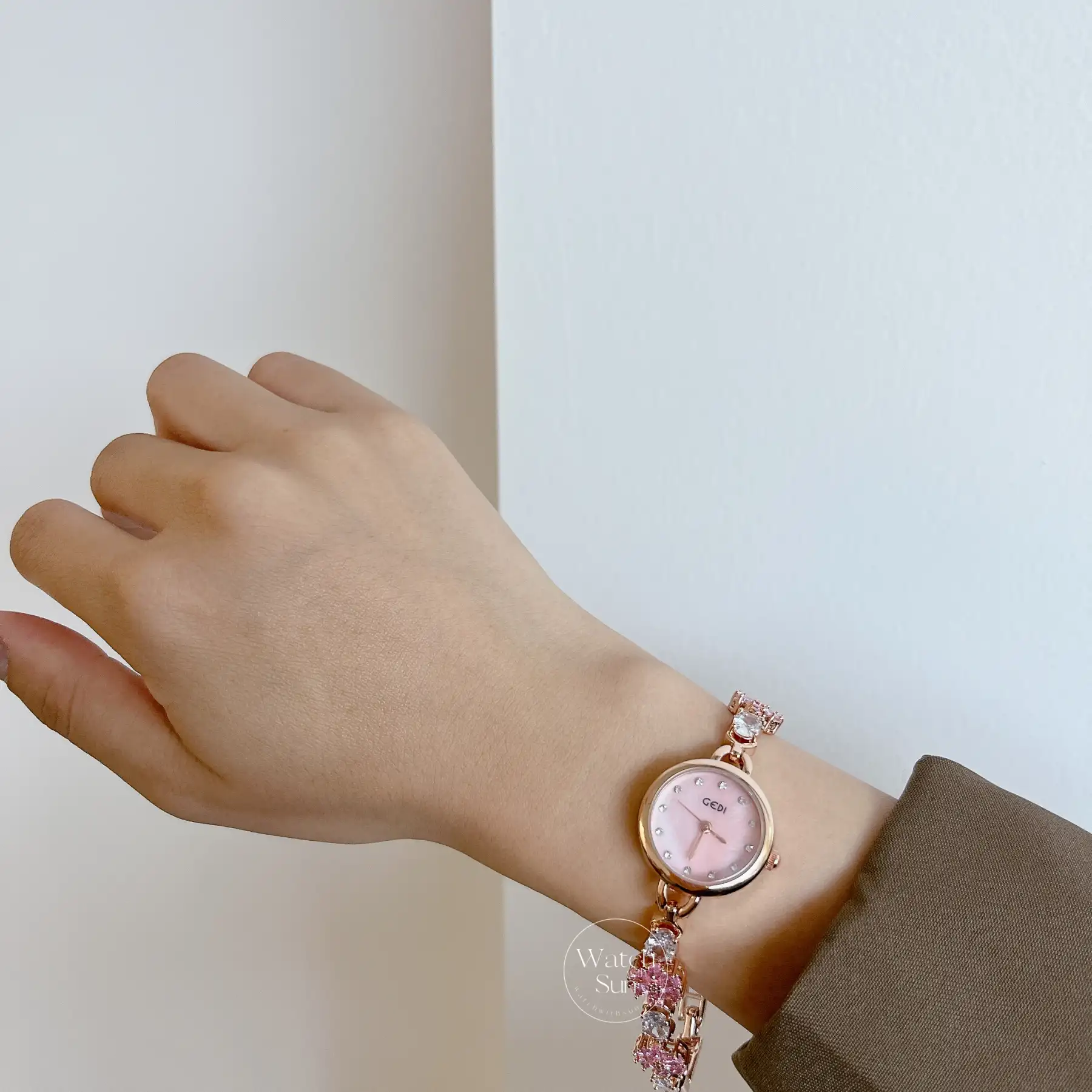 Dainty Gold Round Stainless Steel Bracelet Ladies Watch