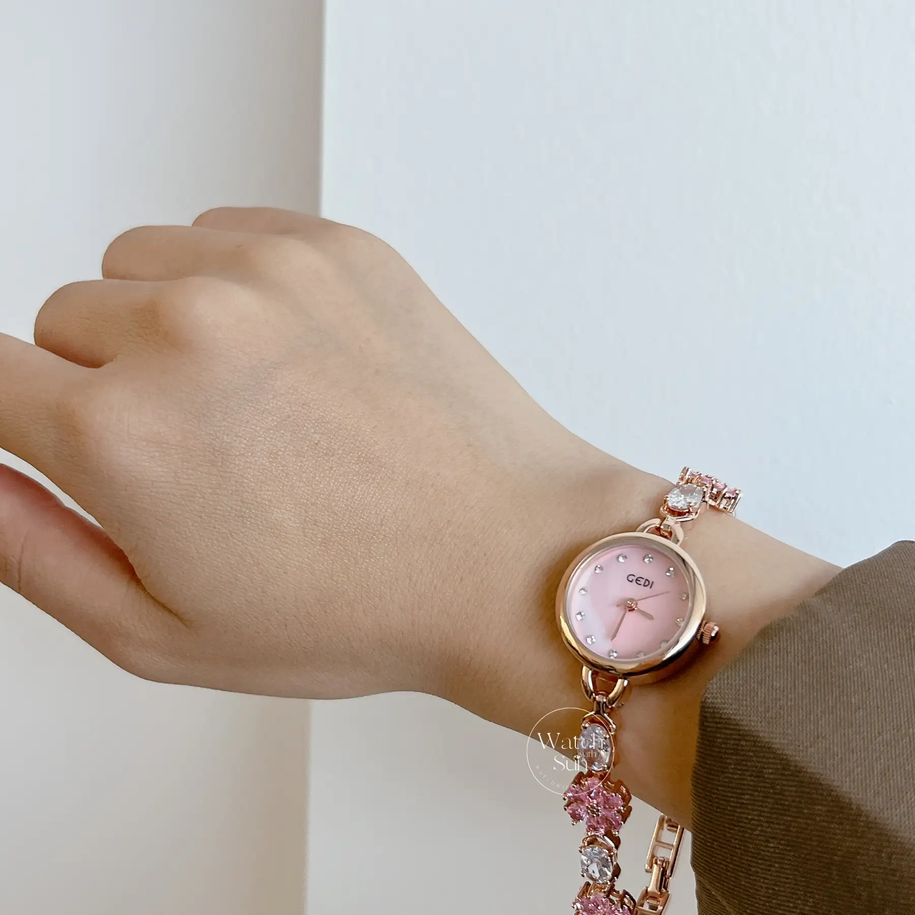 Dainty Gold Round Stainless Steel Bracelet Ladies Watch