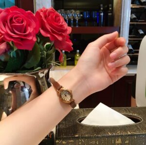 Vintage Brown Bucket-Shaped Leather Watch