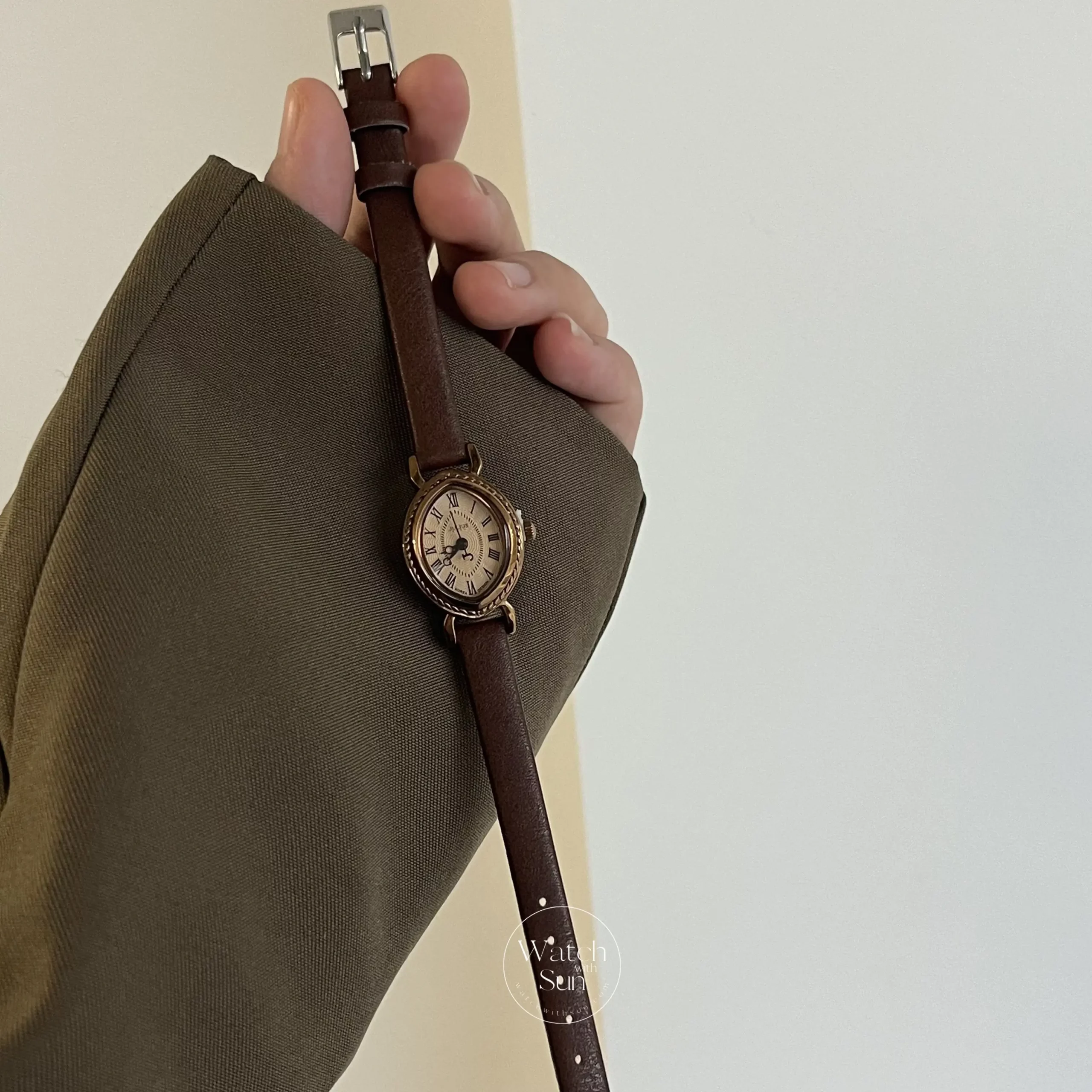 Vintage Brown Bucket-Shaped Leather Watch