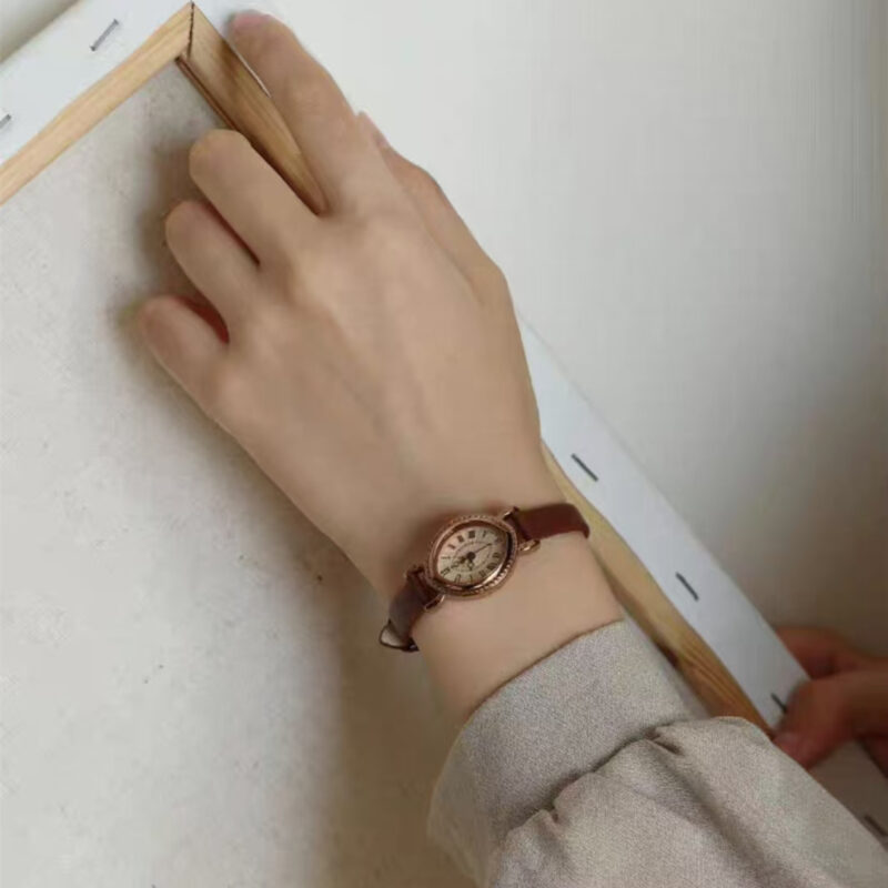 Vintage Brown Bucket-Shaped Leather Watch