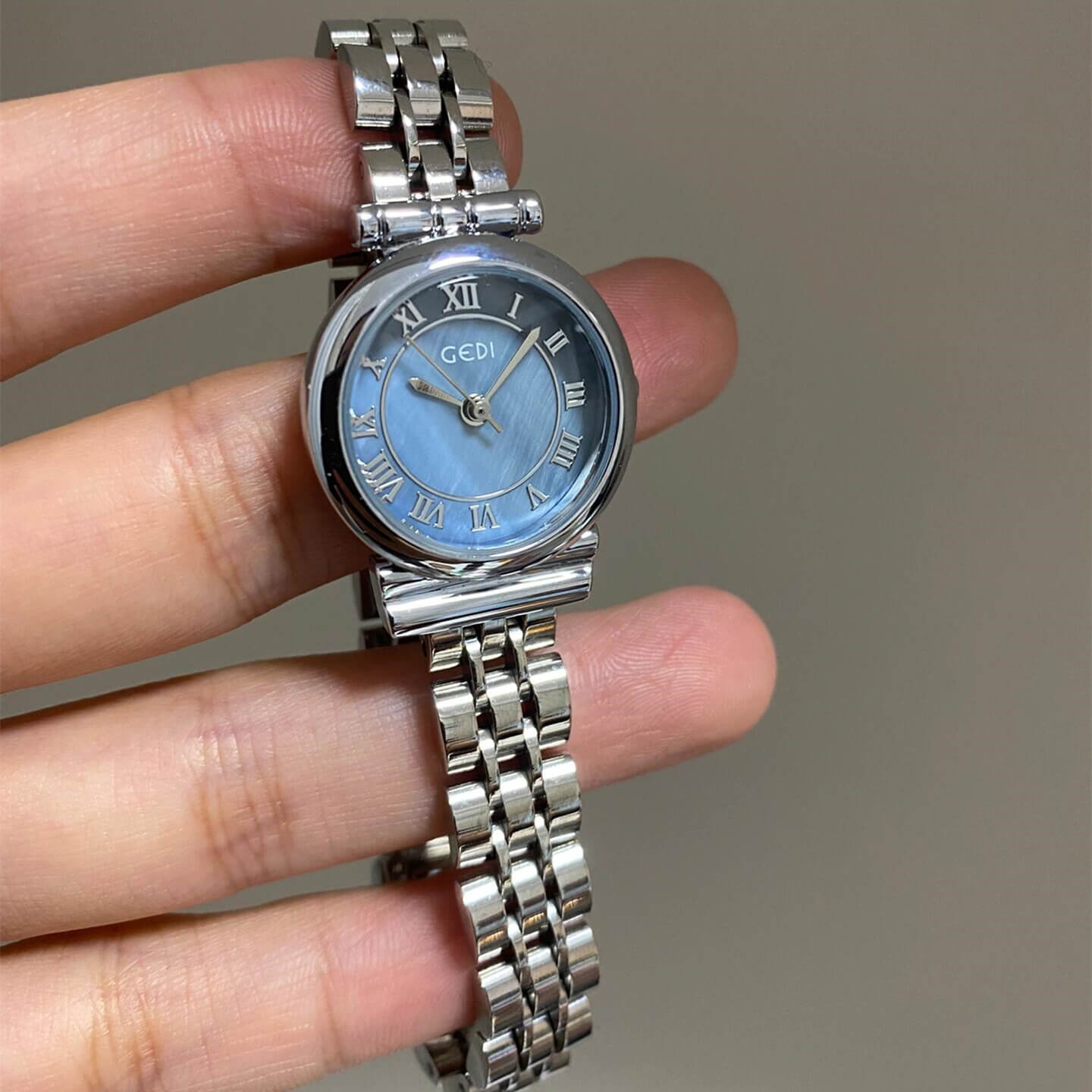 Chic Blue Mother of Pearl Round Face Watch