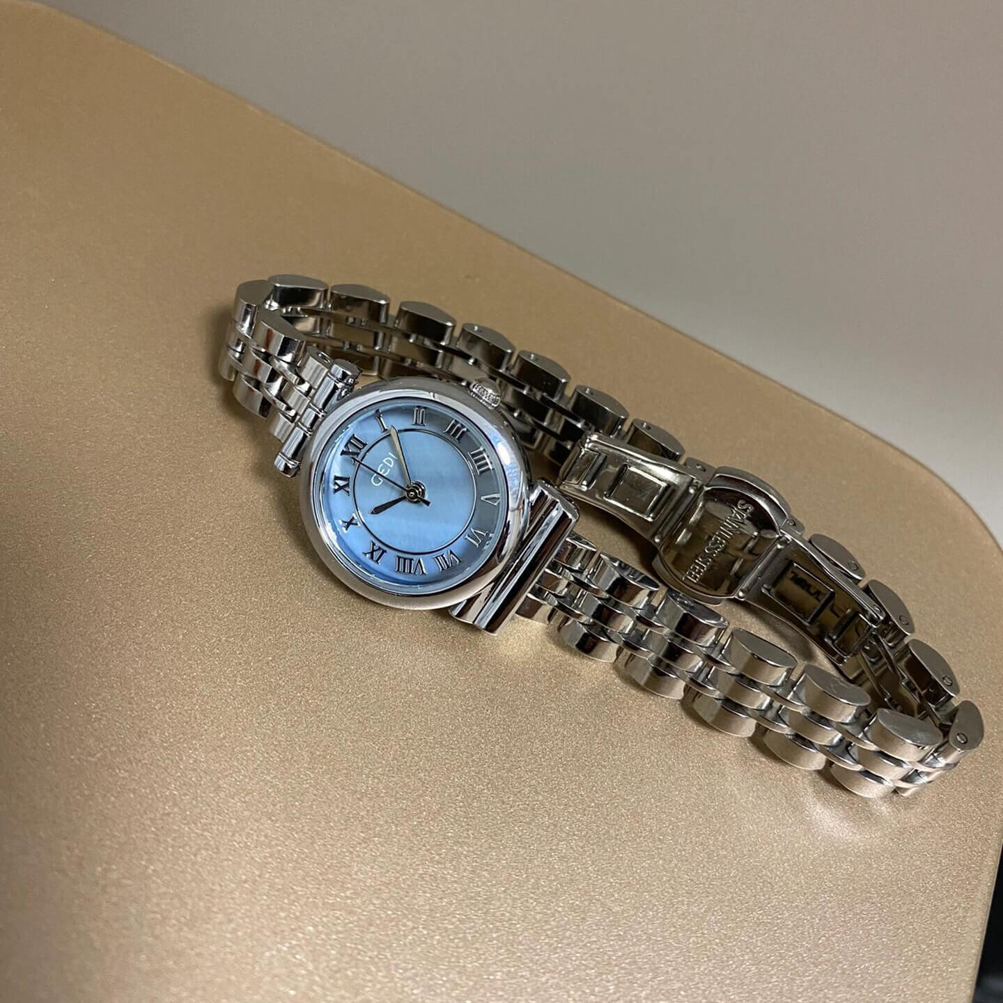 Chic Blue Mother of Pearl Round Face Watch