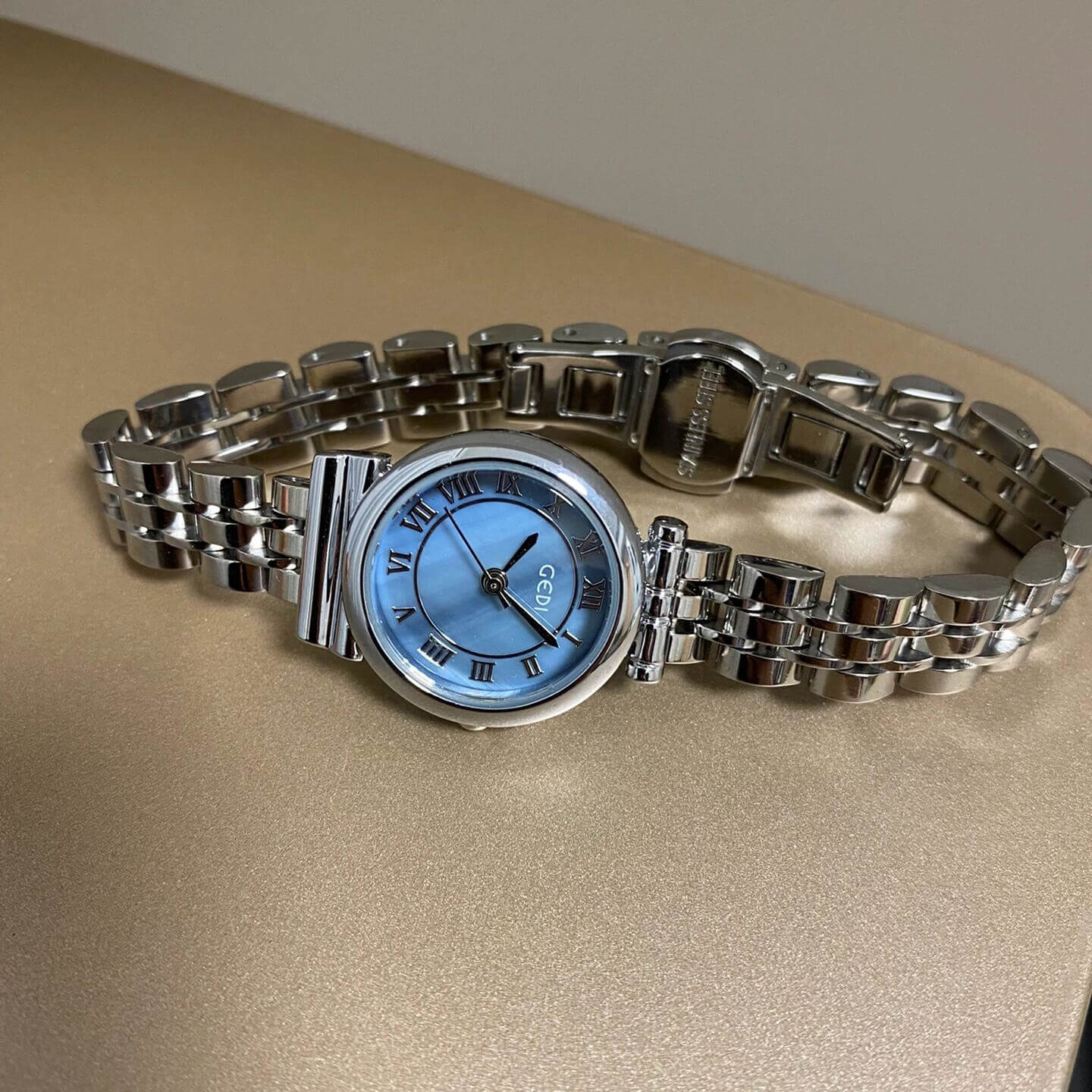 Chic Blue Mother of Pearl Round Face Watch