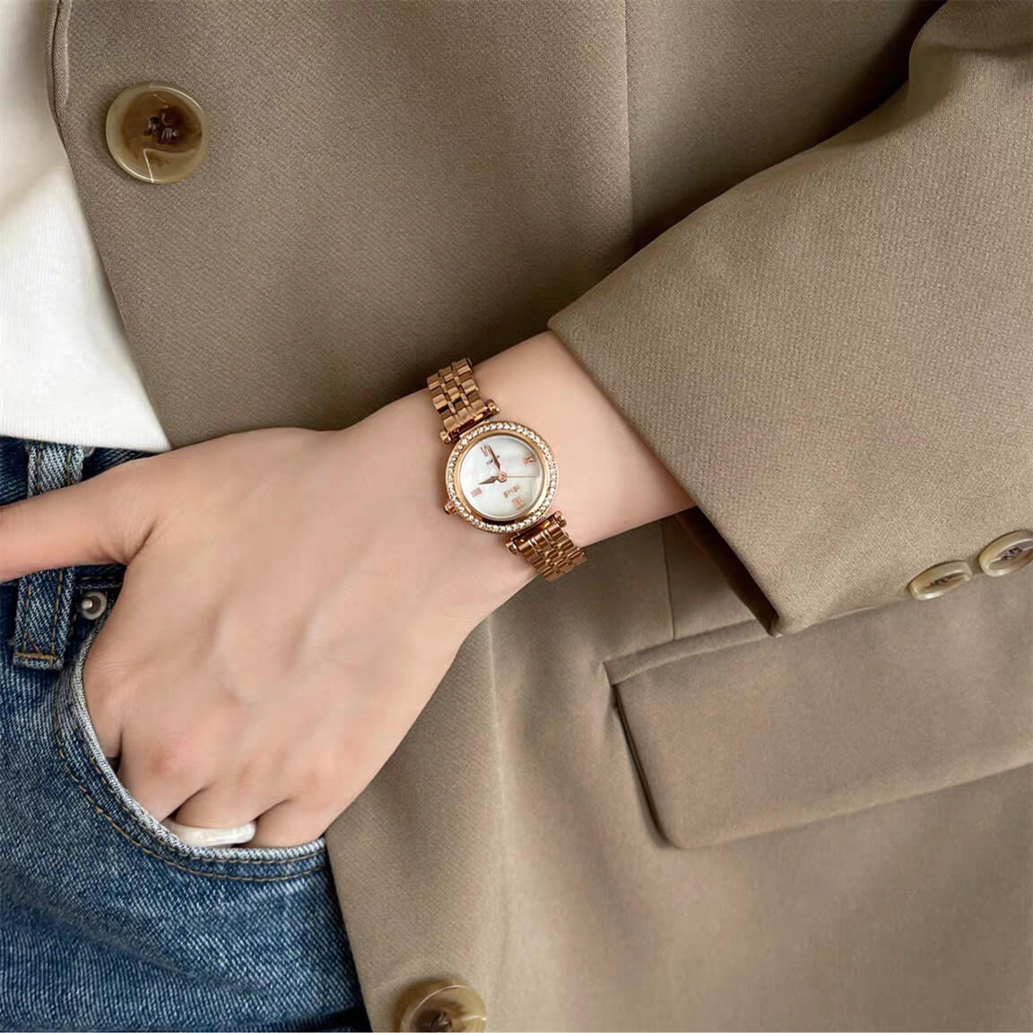 Chic Blue Mother of Pearl Round Face Watch