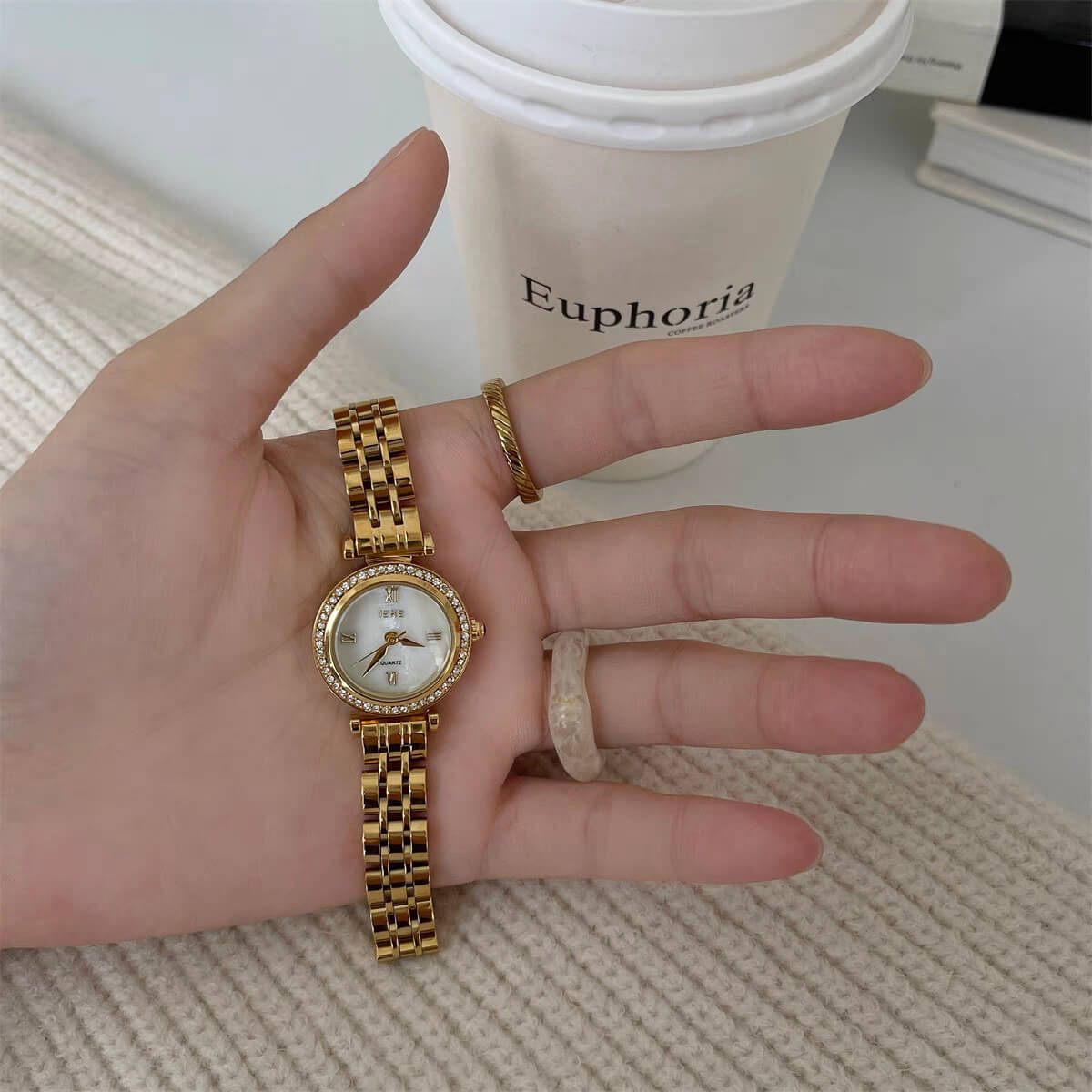 Chic Blue Mother of Pearl Round Face Watch